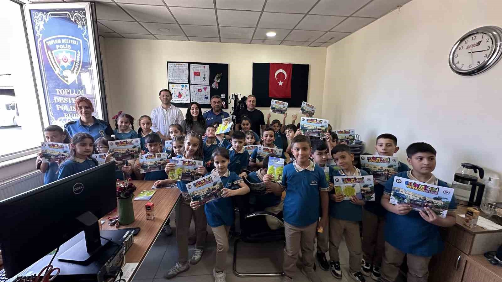 Minik öğrenciler Toplum Destekli Polislik Büro Amirliğini gezdi