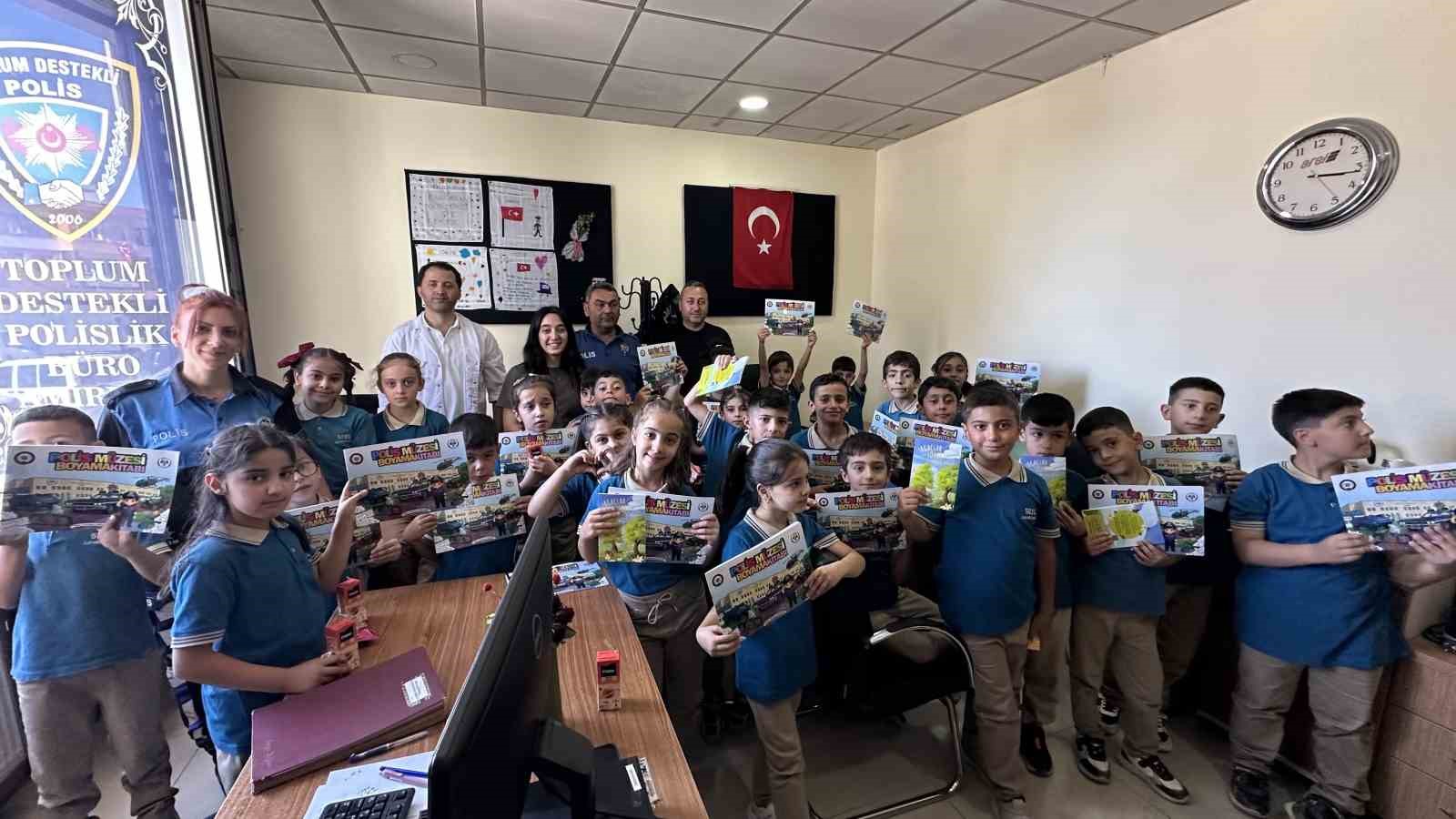 Minik öğrenciler Toplum Destekli Polislik Büro Amirliğini gezdi