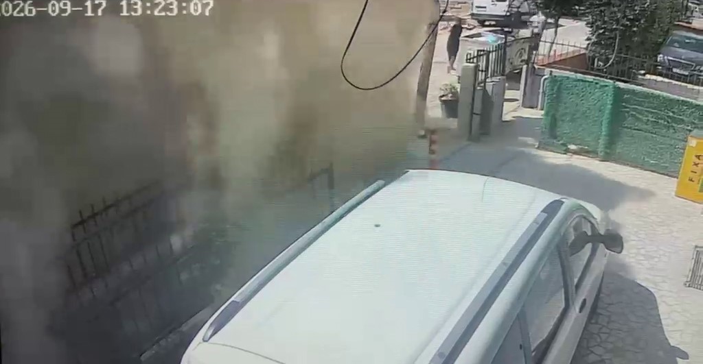 Avcılar’da faciadan saniyelerle kurtuluş kamerada