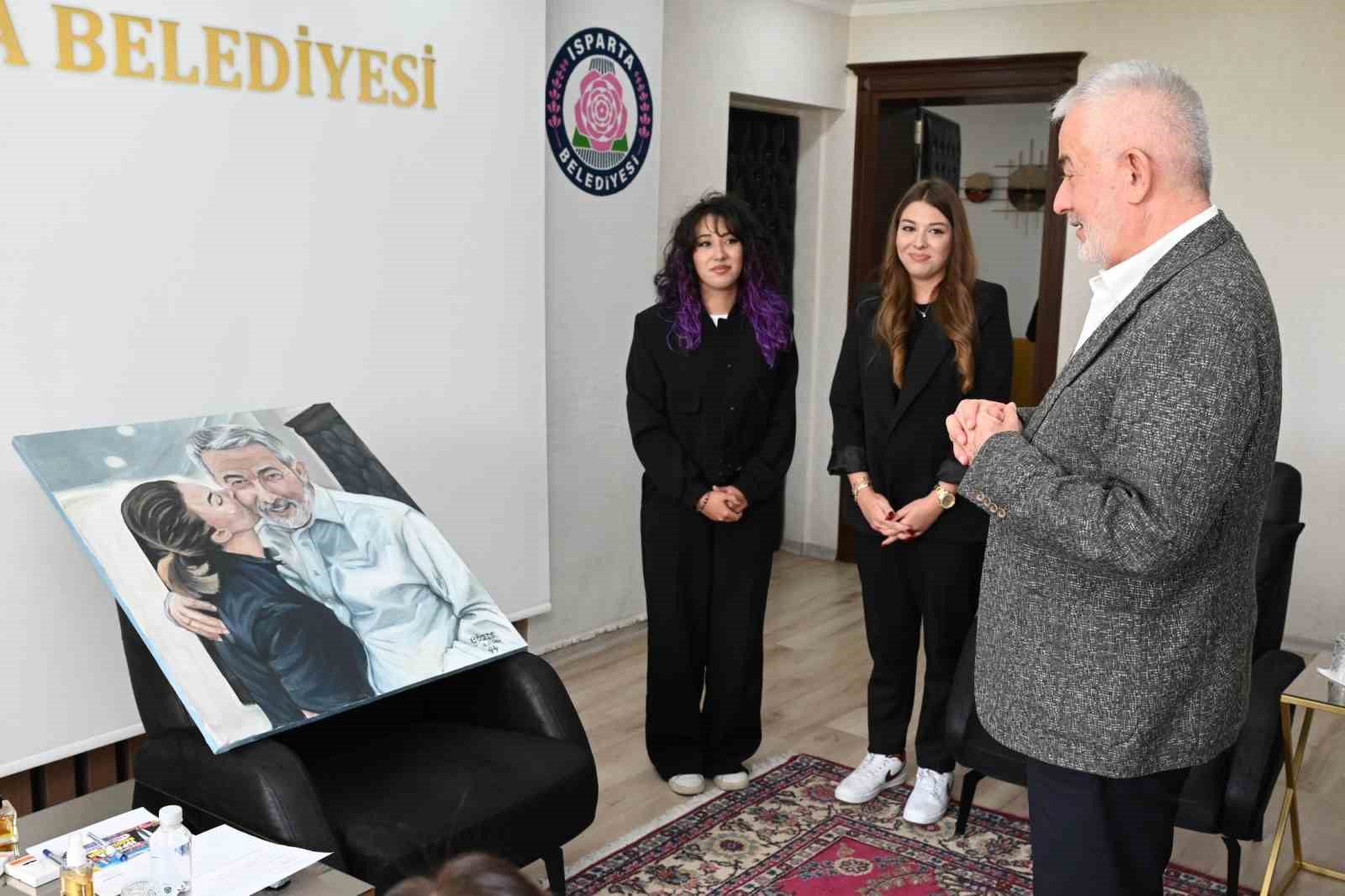 Lise öğrencisi Gözde’den Başkan Başdeğirmen’i duygulandıran tablo