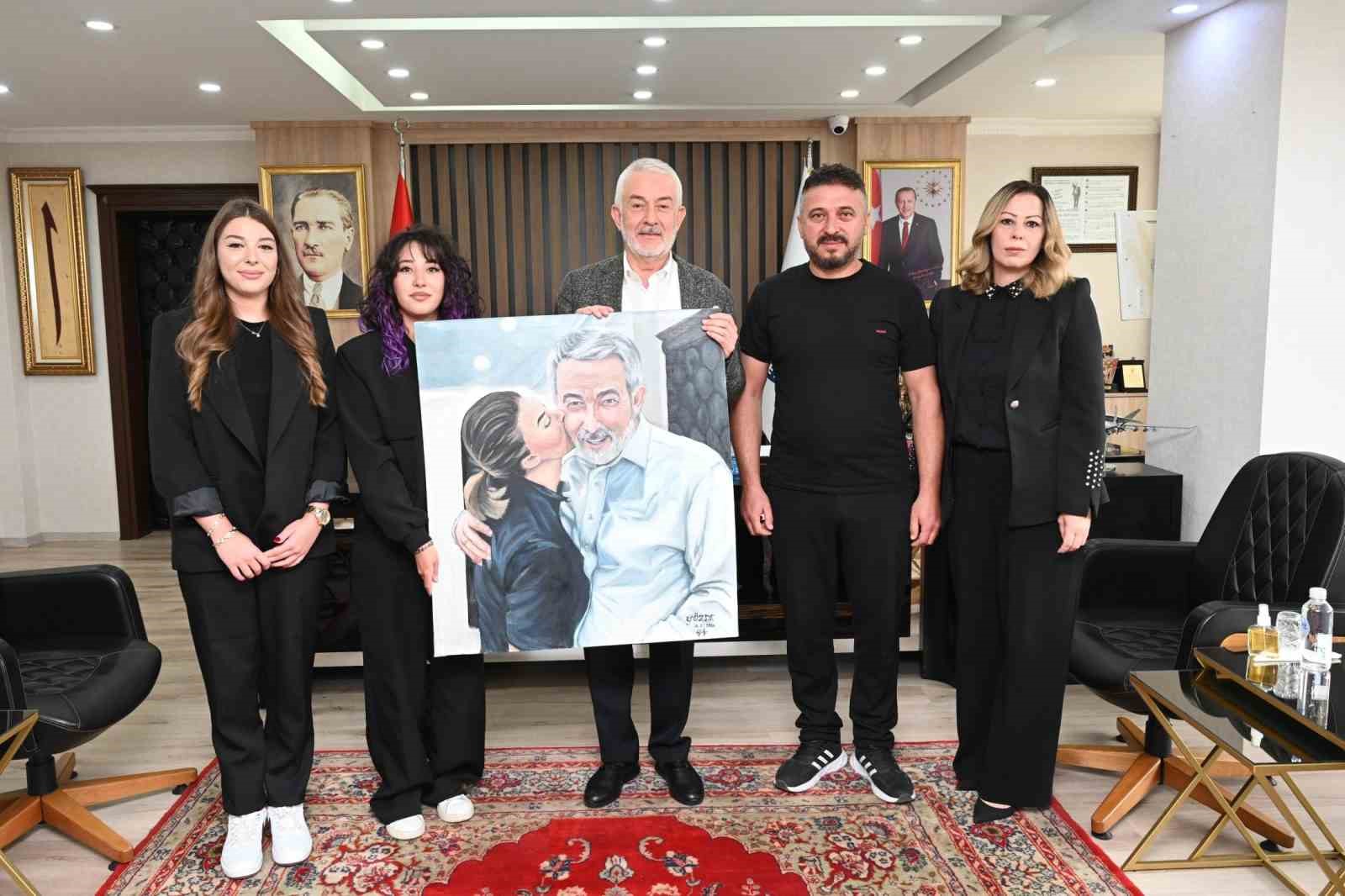 Lise öğrencisi Gözde’den Başkan Başdeğirmen’i duygulandıran tablo