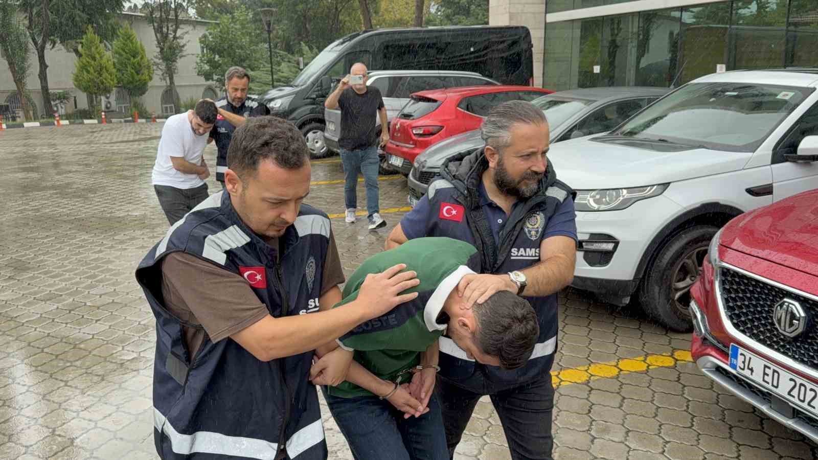 Ağlayan kadını fark eden Samsun polisinin operasyonu ile yakalanan 3 kişi tutuklandı