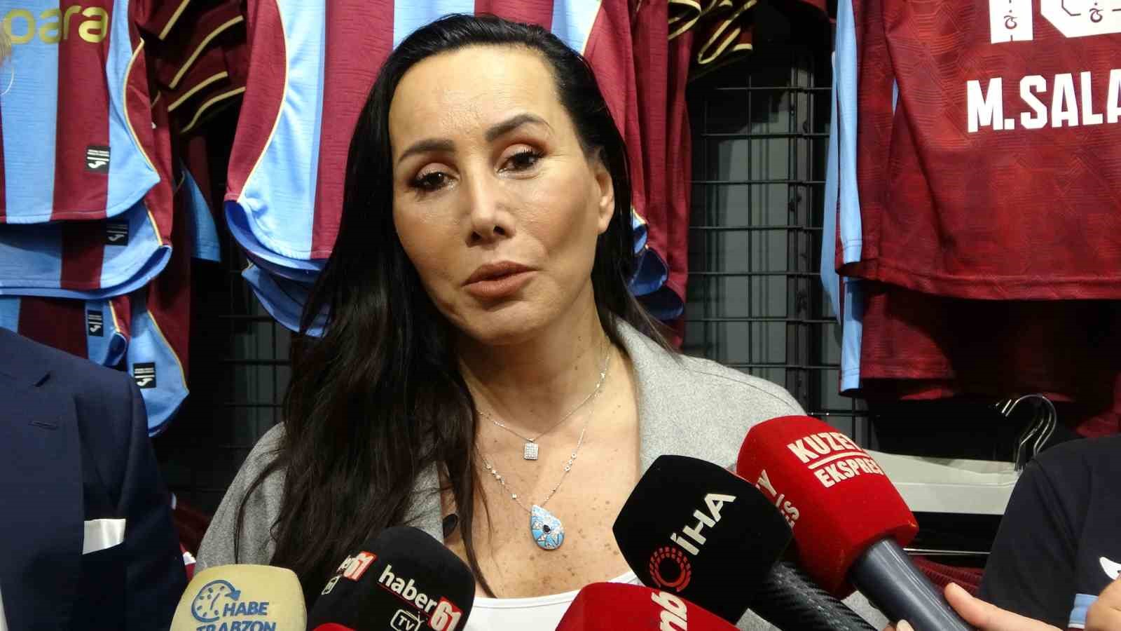 Sanatçı Asena Trabzon’a geldi sözünü tuttu: 61 forma aldı, hedefini açıkladı
