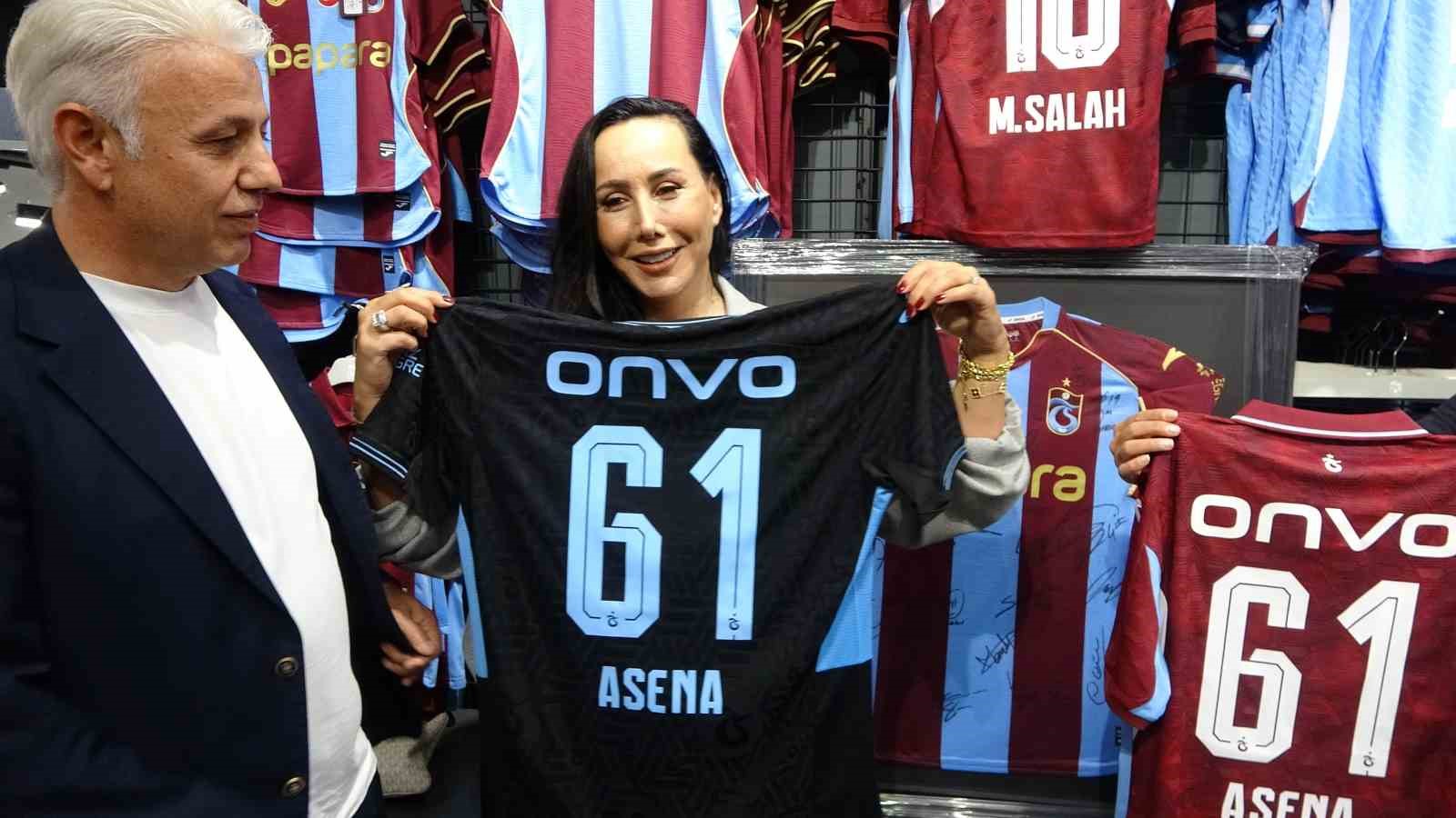 Sanatçı Asena Trabzon’a geldi sözünü tuttu: 61 forma aldı, hedefini açıkladı