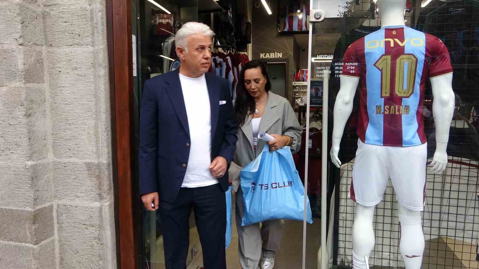 Sanatçı Asena Trabzon’a geldi sözünü tuttu: 61 forma aldı, hedefini açıkladı