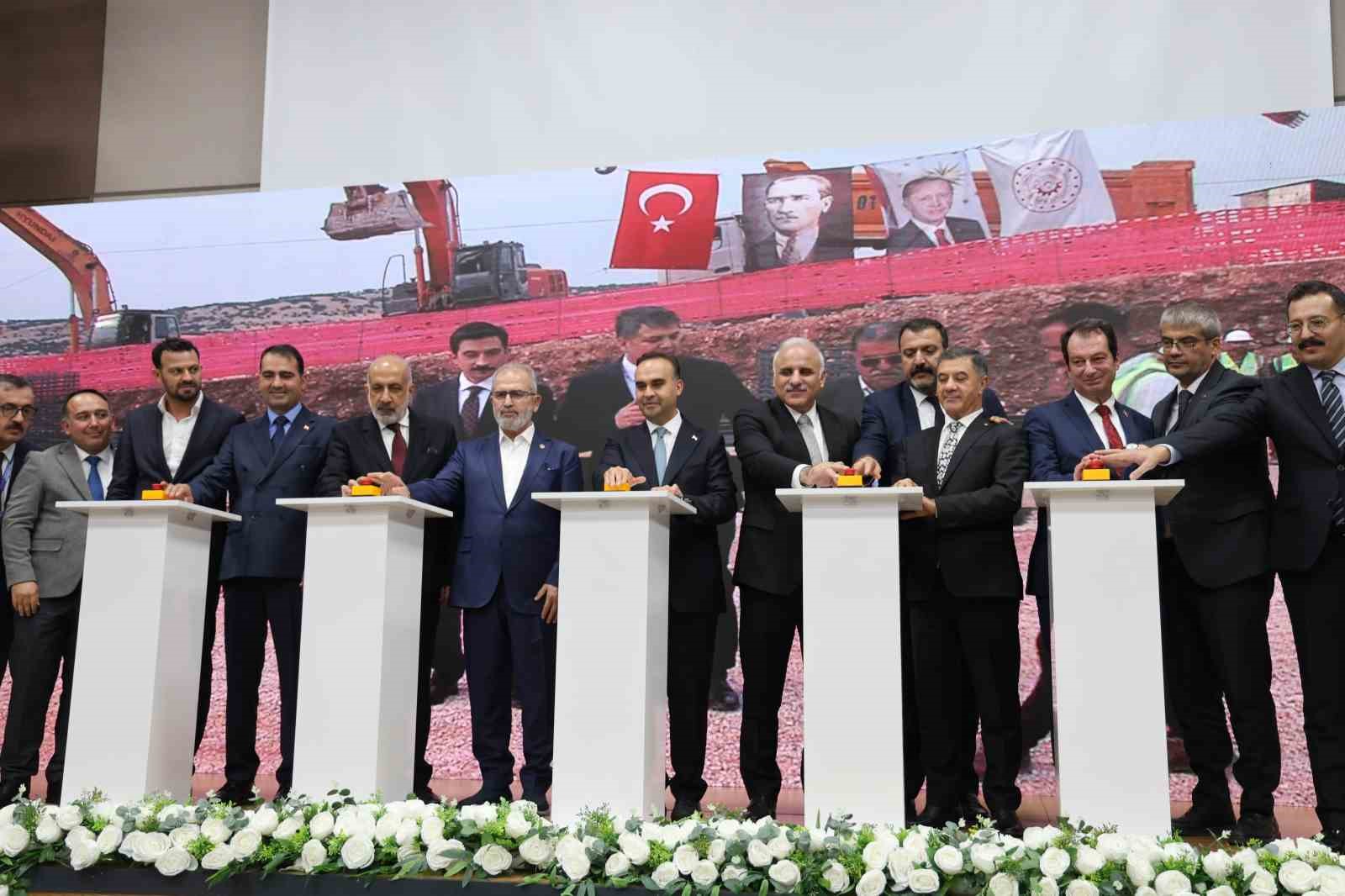 Bakan Kacır, sanayi ve teknoloji projeleri temel atma törenine katıldı