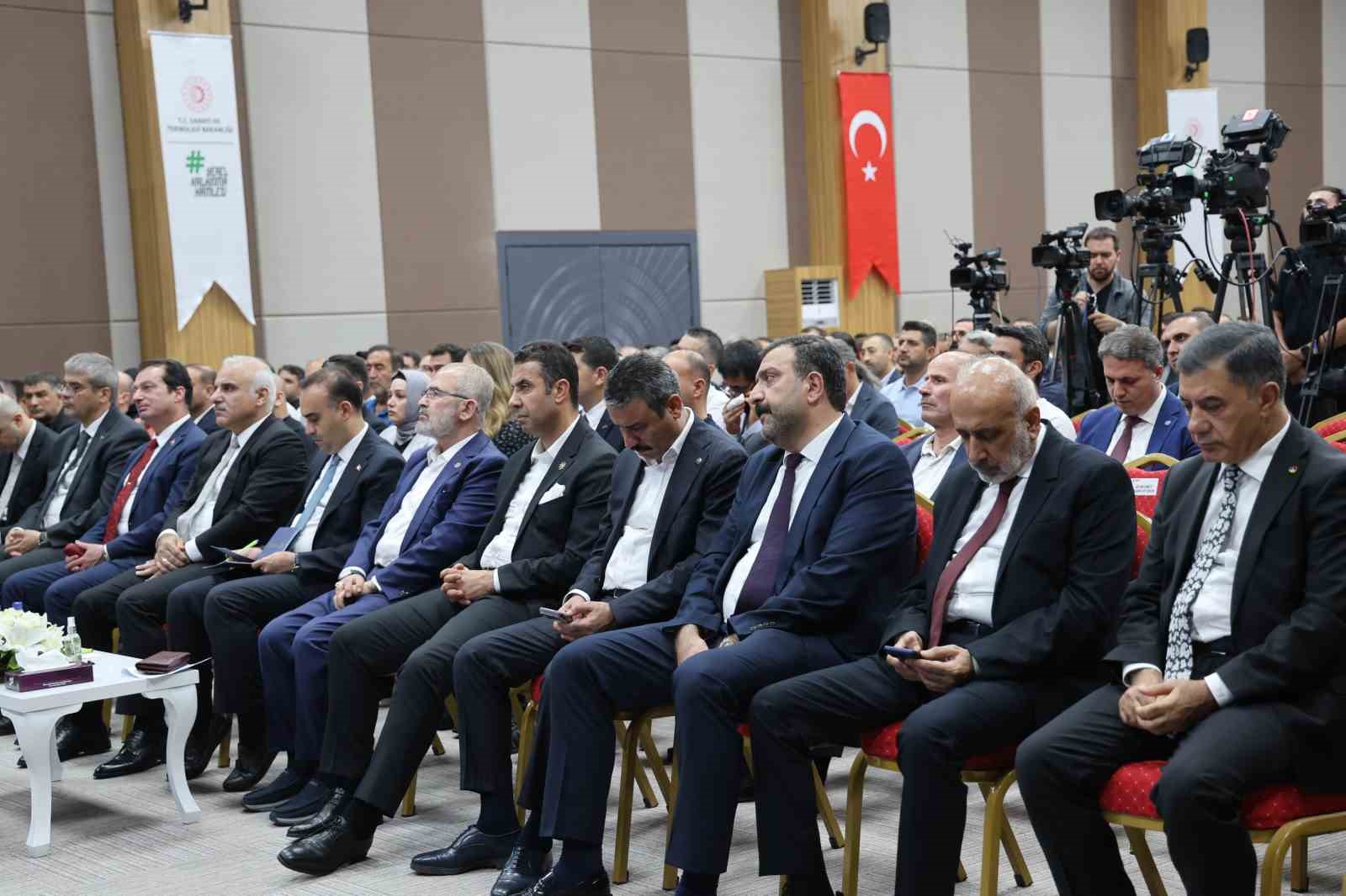 Bakan Kacır, sanayi ve teknoloji projeleri temel atma törenine katıldı