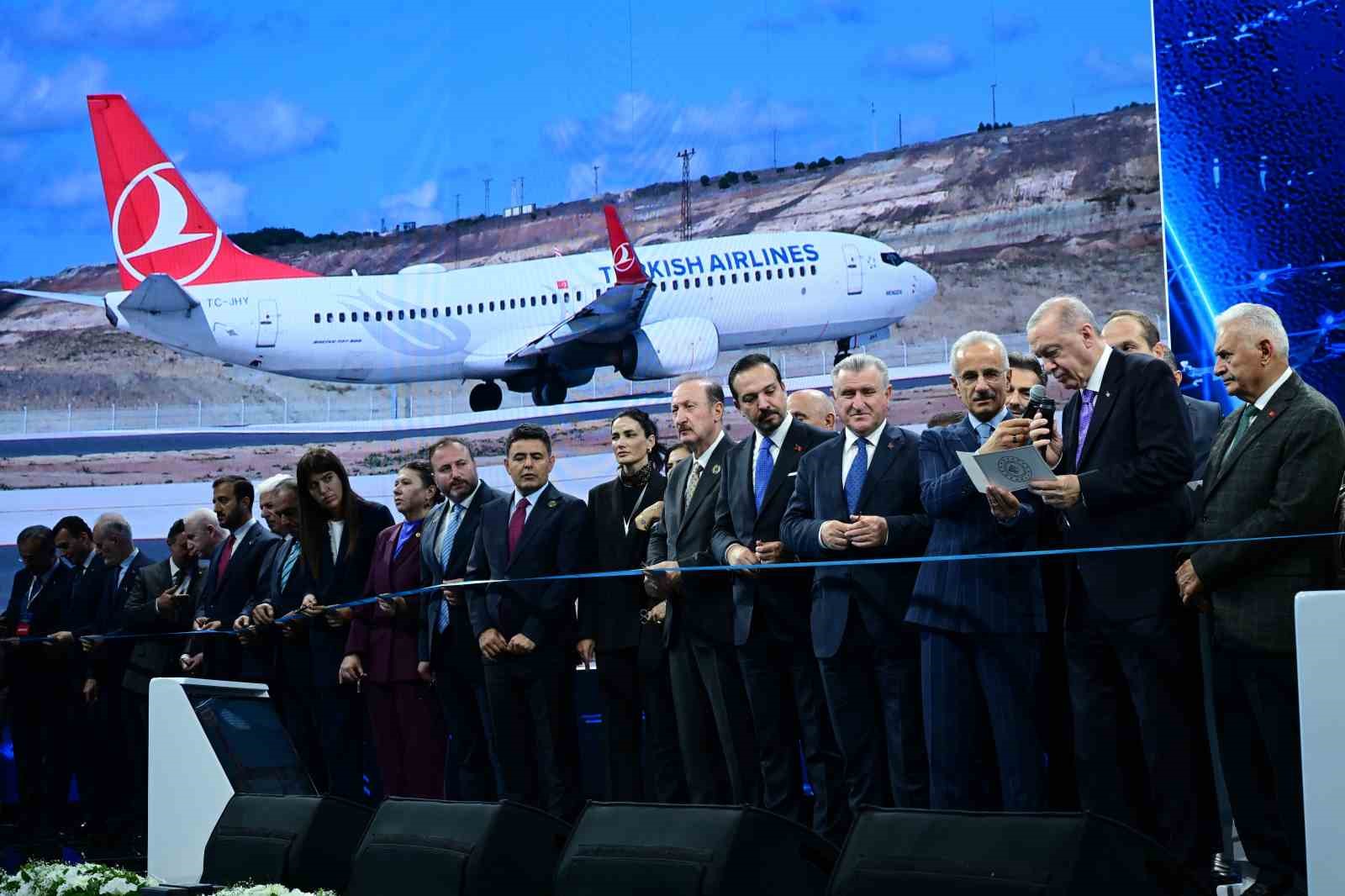 Cumhurbaşkanı Erdoğan: "Türkiye sivil havacılıkta şampiyonlar ligine çıkarak gücüne güç katmıştır"