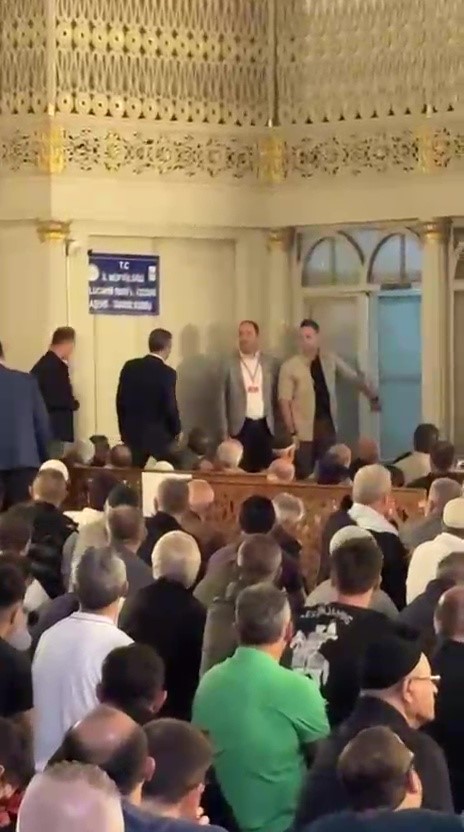 Özgür Özel, cuma namazını Bursa Ulu Cami’de kıldı