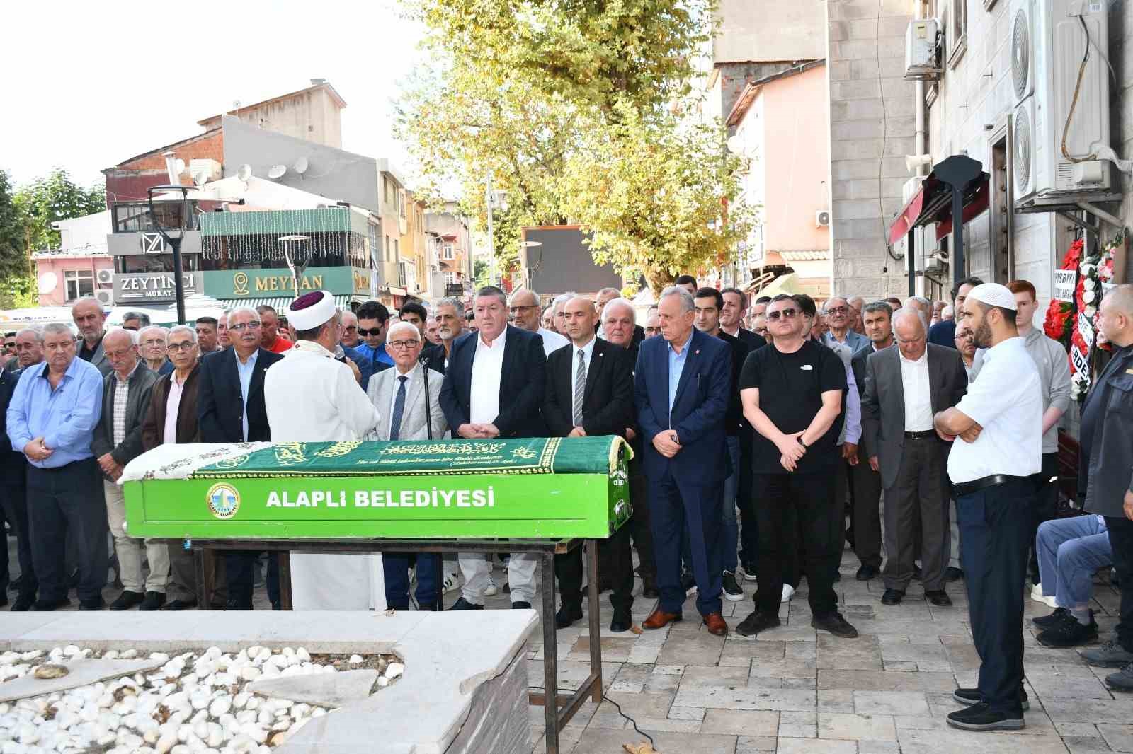 Eski Başkan Atalay’ın eşi Melek Atalay son yolculuğuna uğurlandı