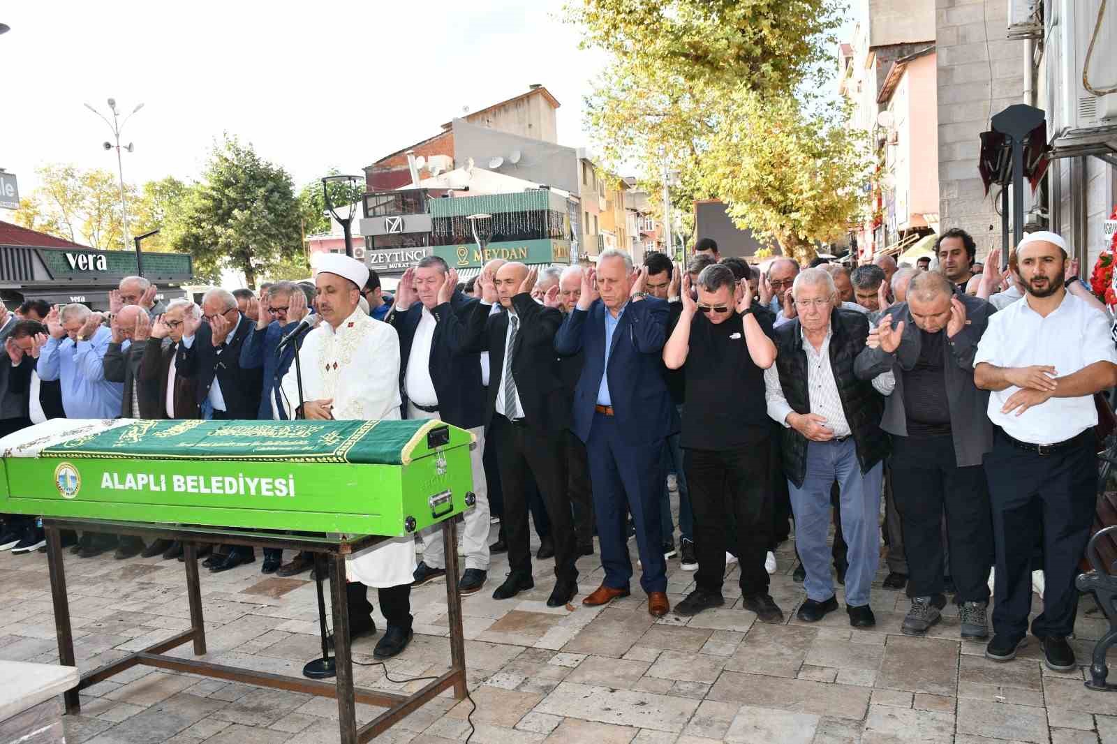 Eski Başkan Atalay’ın eşi Melek Atalay son yolculuğuna uğurlandı