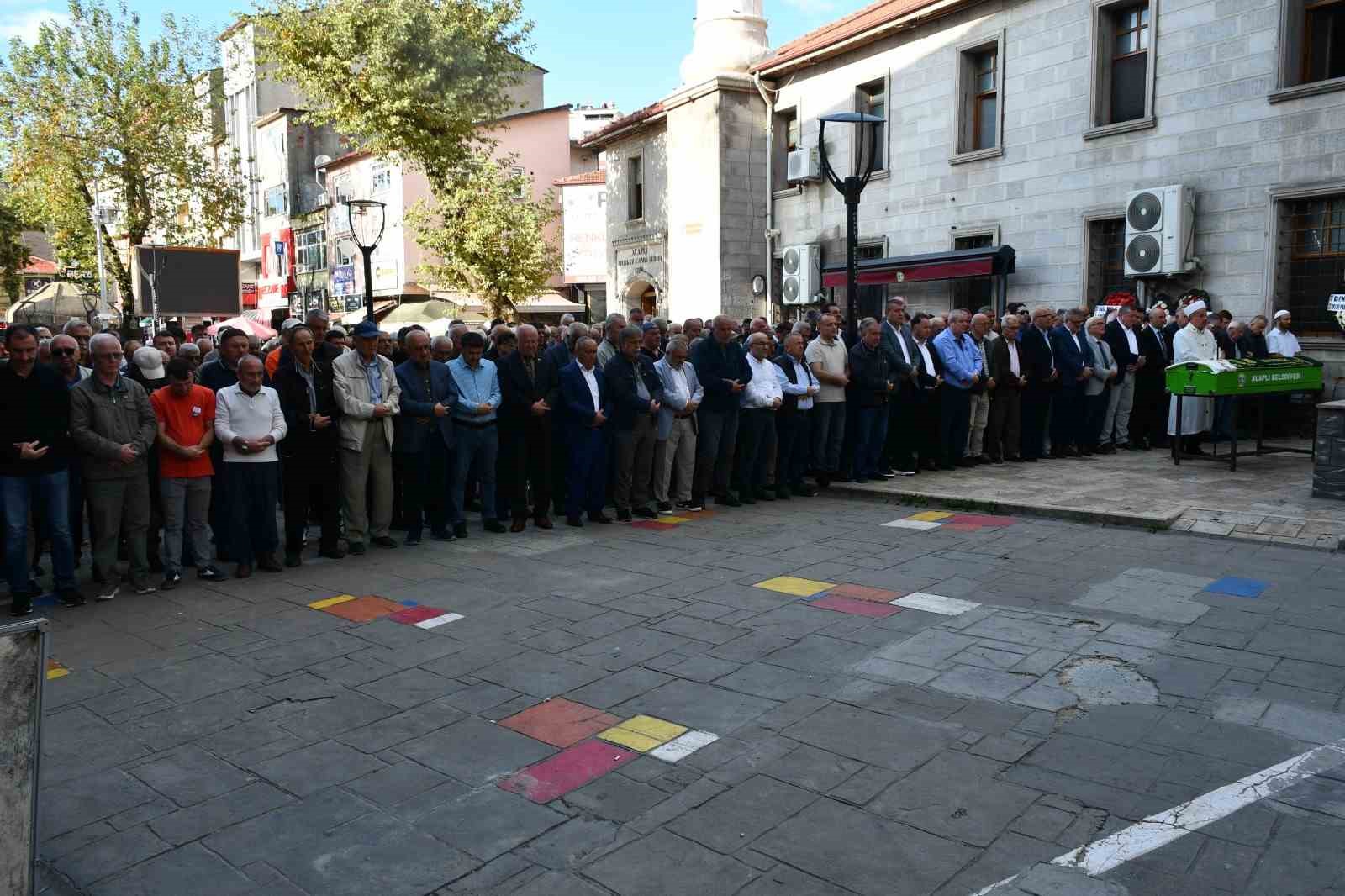 Eski Başkan Atalay’ın eşi Melek Atalay son yolculuğuna uğurlandı