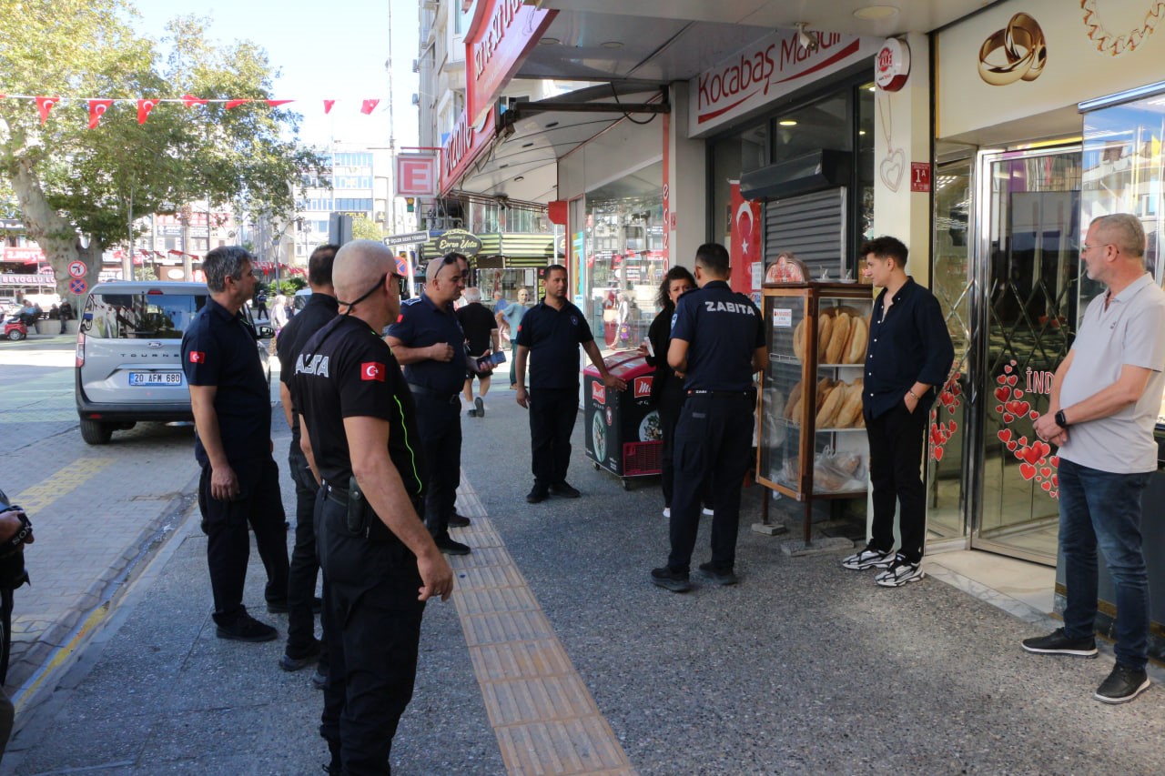 Edremit’te kaldırım işgallerine zabıta denetimi