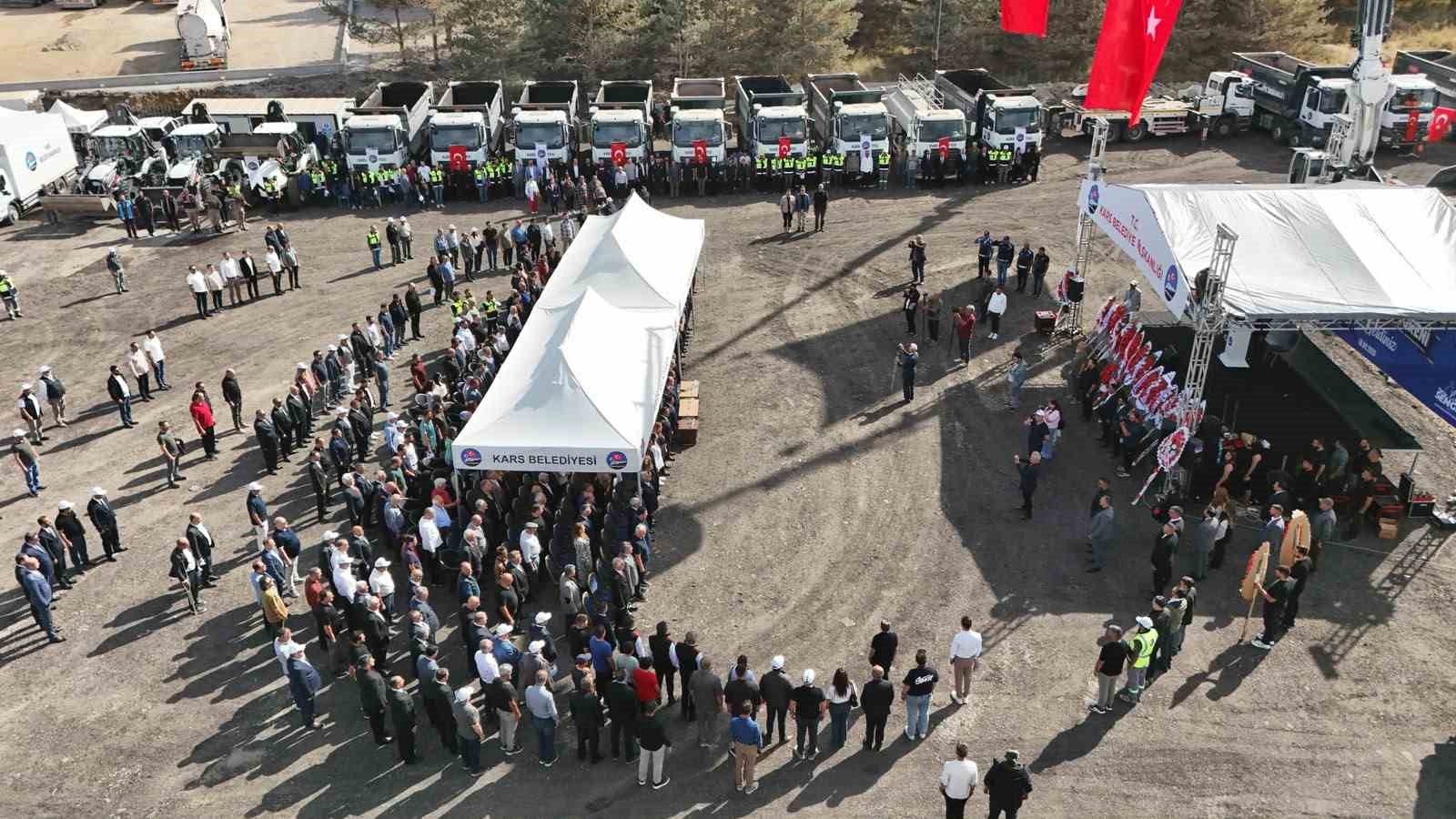 Kars Belediyesi’nden 600 milyon TL’lik yatırım: 53 yeni iş makinesi ve 5 üretim tesisi hizmette
