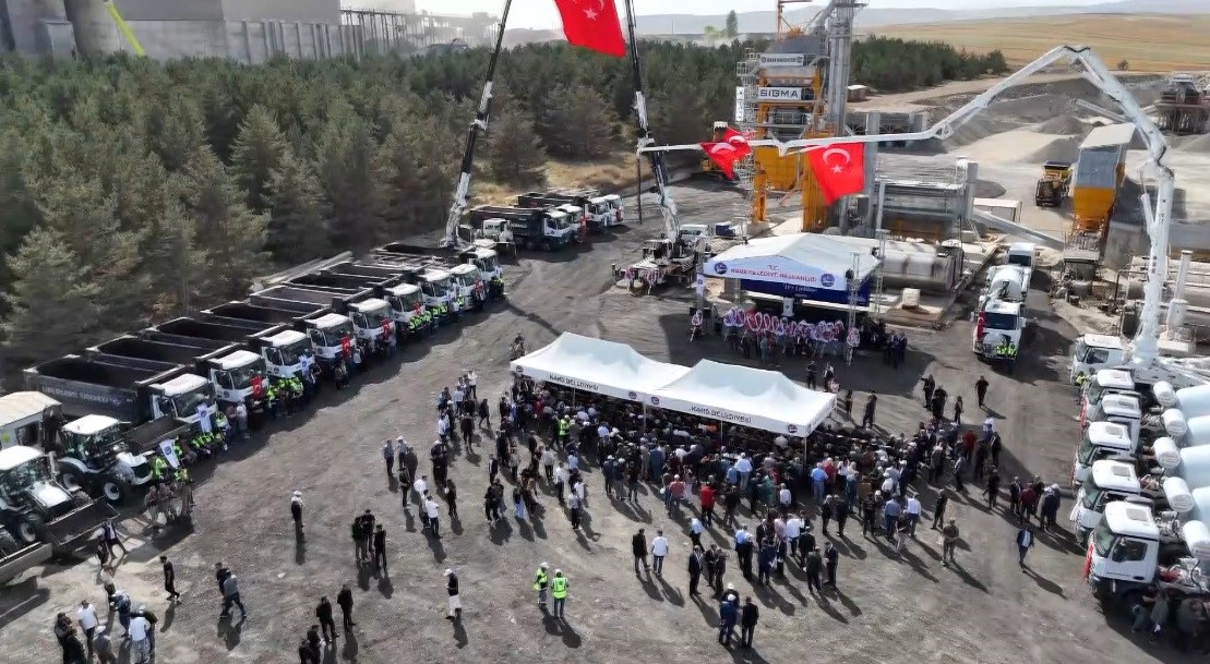 Kars Belediyesi’nden 600 milyon TL’lik yatırım: 53 yeni iş makinesi ve 5 üretim tesisi hizmette