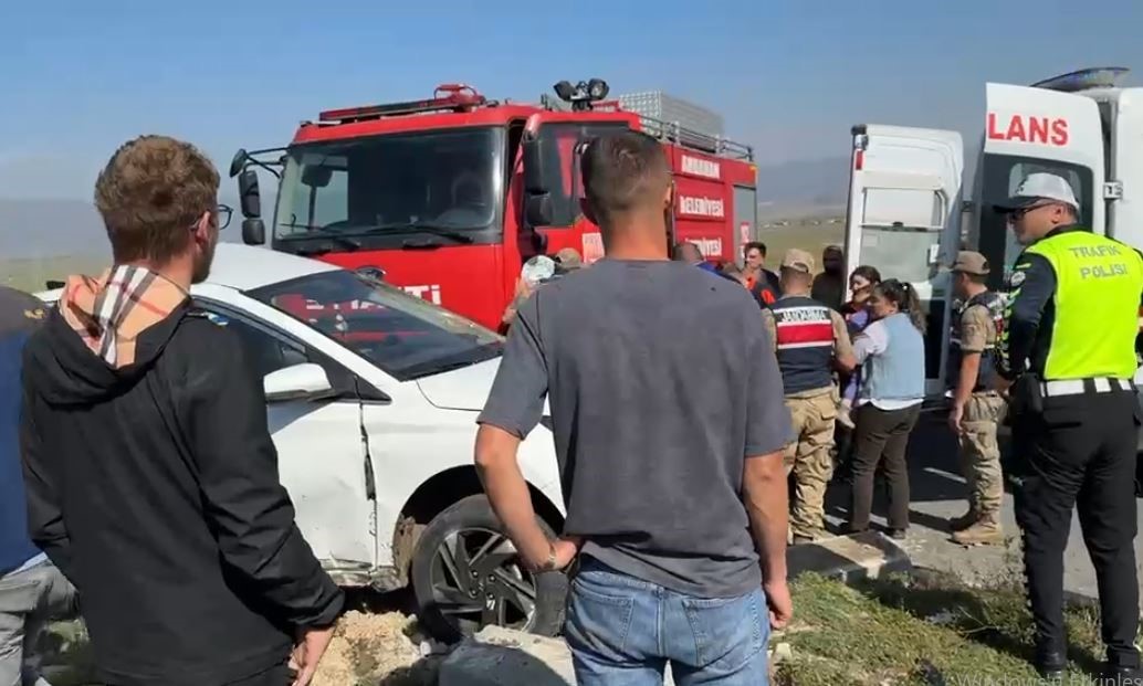 Otomobil ile pikap çarpıştı: 3 kişi yaralandı