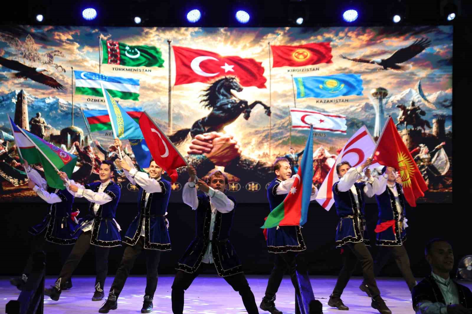29. Uluslararası Hazar Şiir Akşamları: Gösteriler ayakta alkışlandı