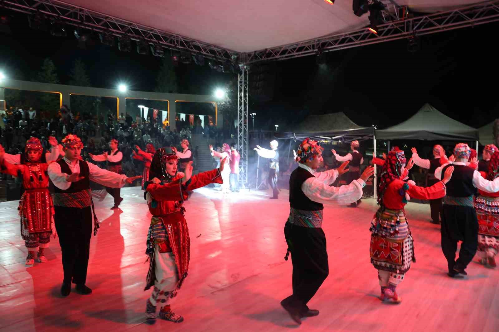 29. Uluslararası Hazar Şiir Akşamları: Gösteriler ayakta alkışlandı
