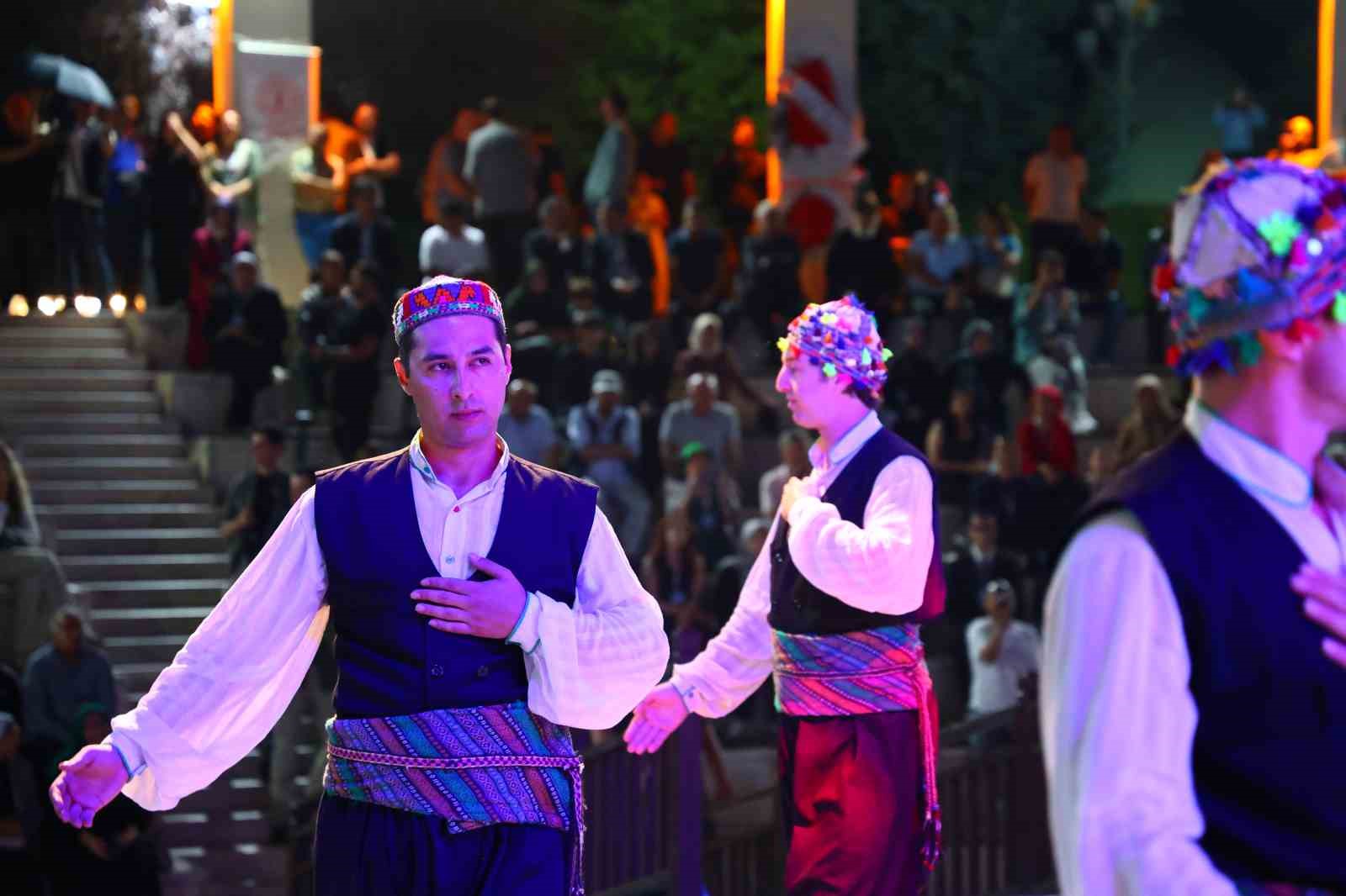 29. Uluslararası Hazar Şiir Akşamları: Gösteriler ayakta alkışlandı