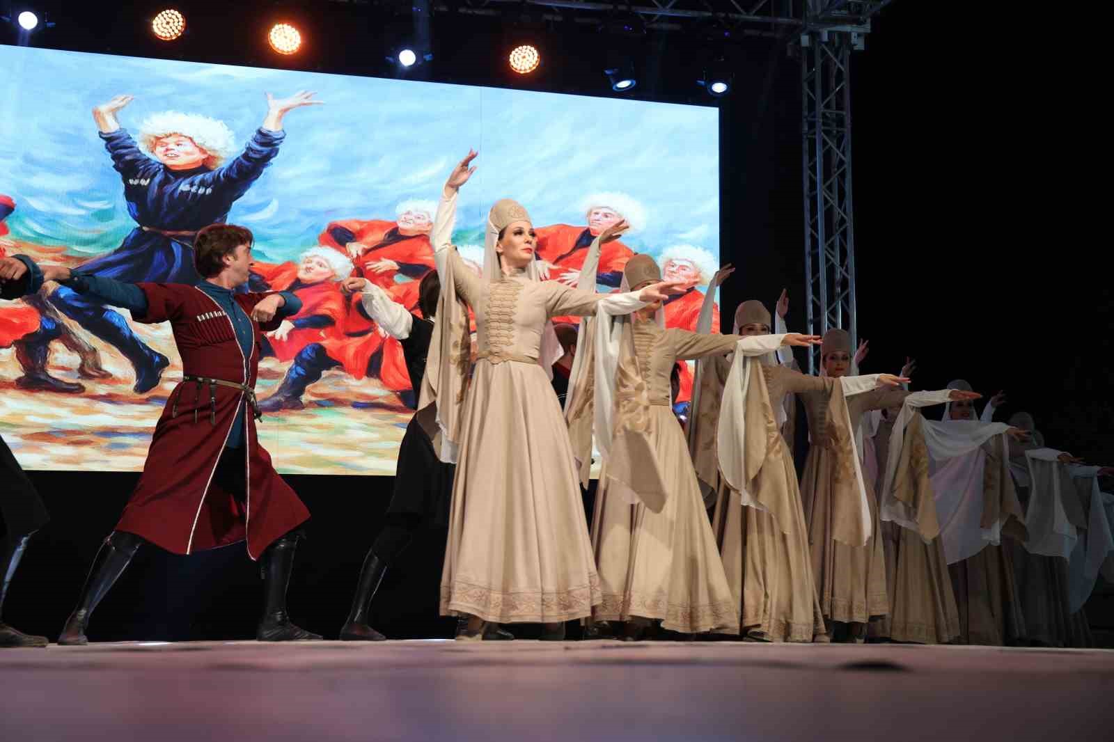 29. Uluslararası Hazar Şiir Akşamları: Gösteriler ayakta alkışlandı
