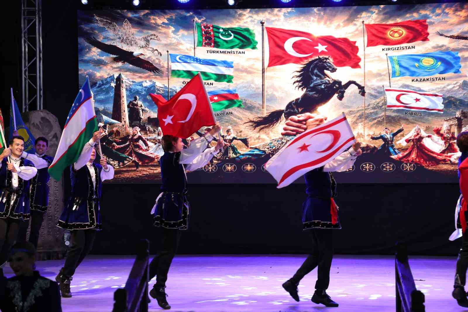 29. Uluslararası Hazar Şiir Akşamları: Gösteriler ayakta alkışlandı