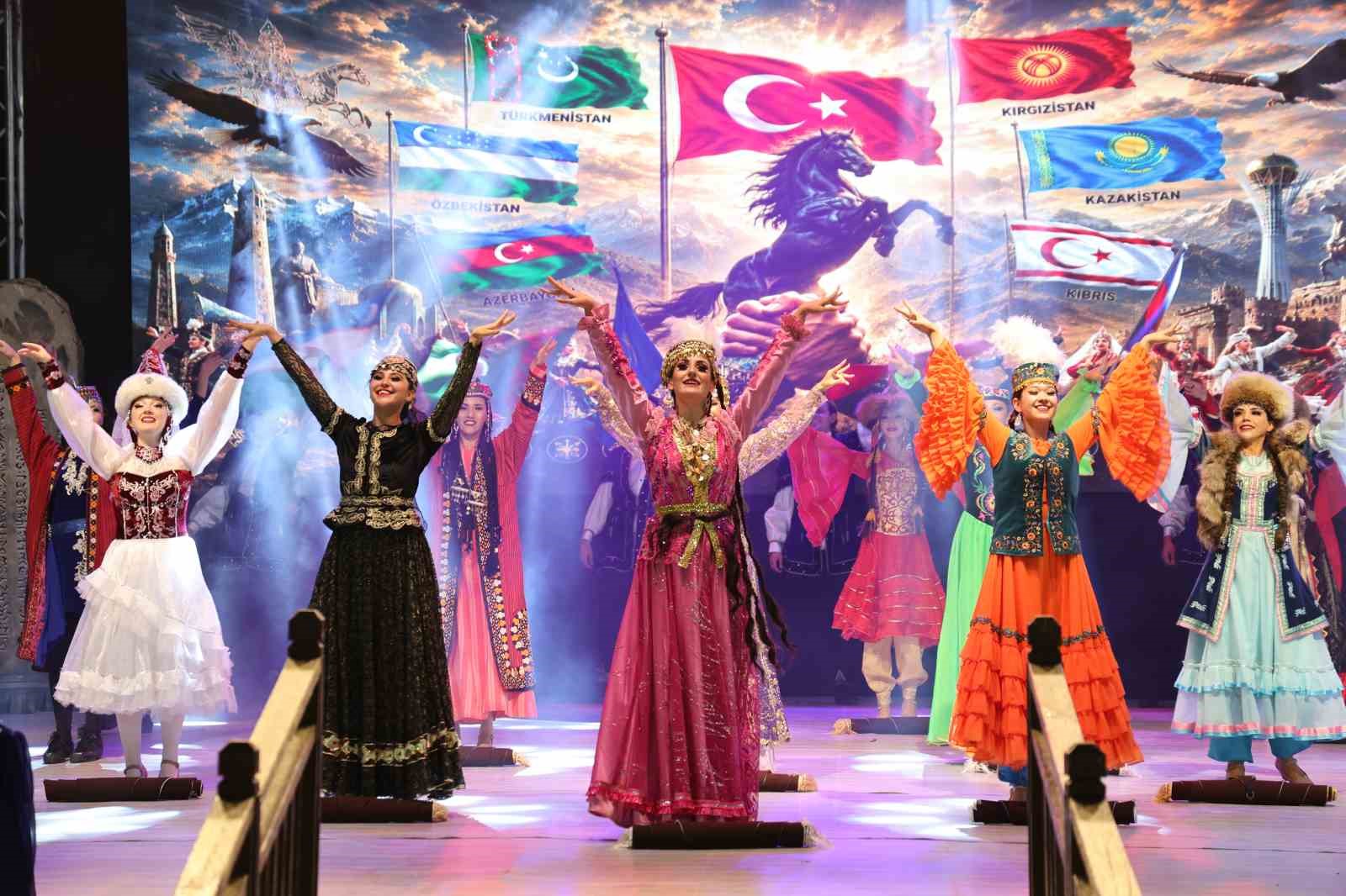 29. Uluslararası Hazar Şiir Akşamları: Gösteriler ayakta alkışlandı
