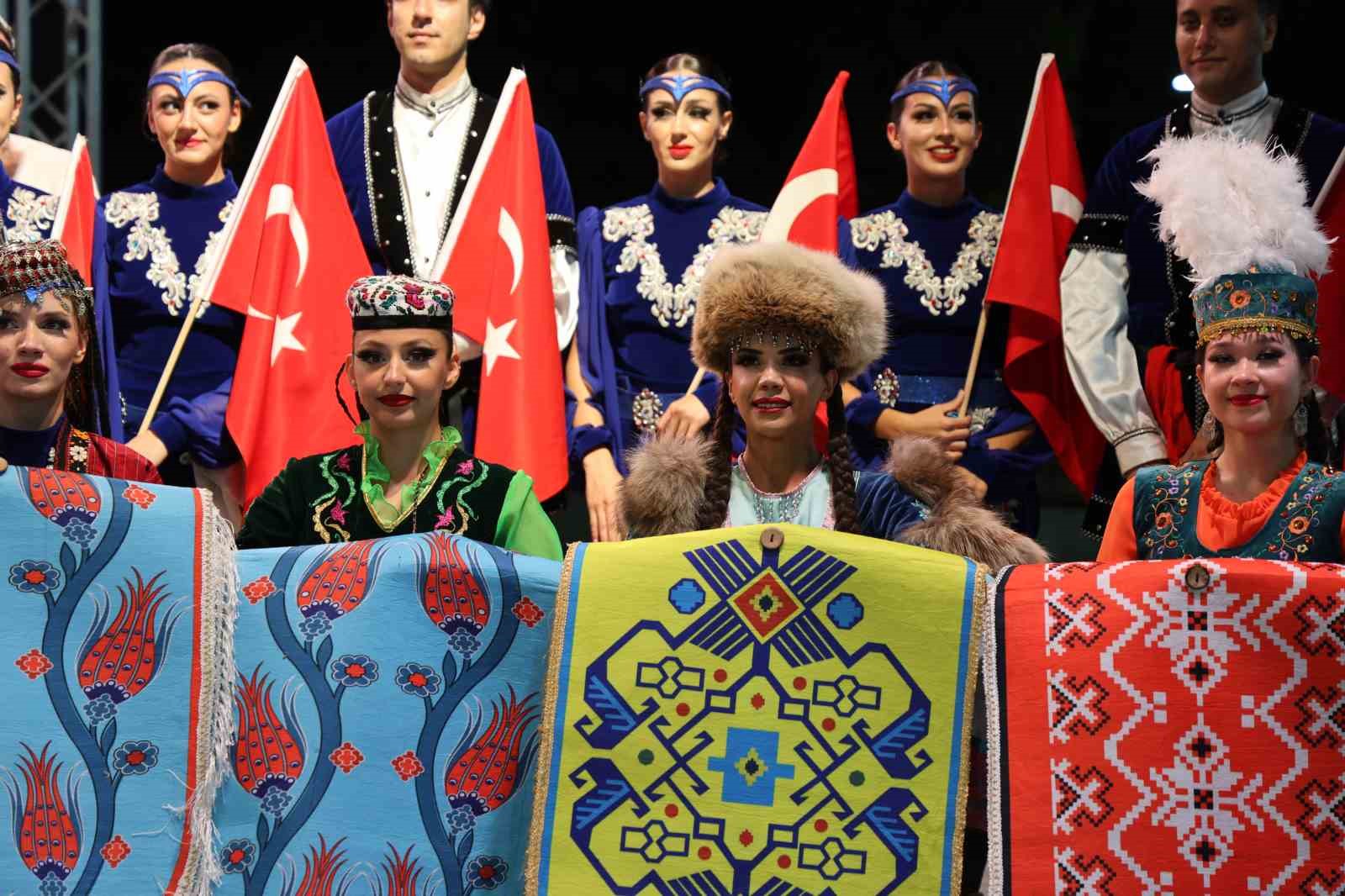 29. Uluslararası Hazar Şiir Akşamları: Gösteriler ayakta alkışlandı
