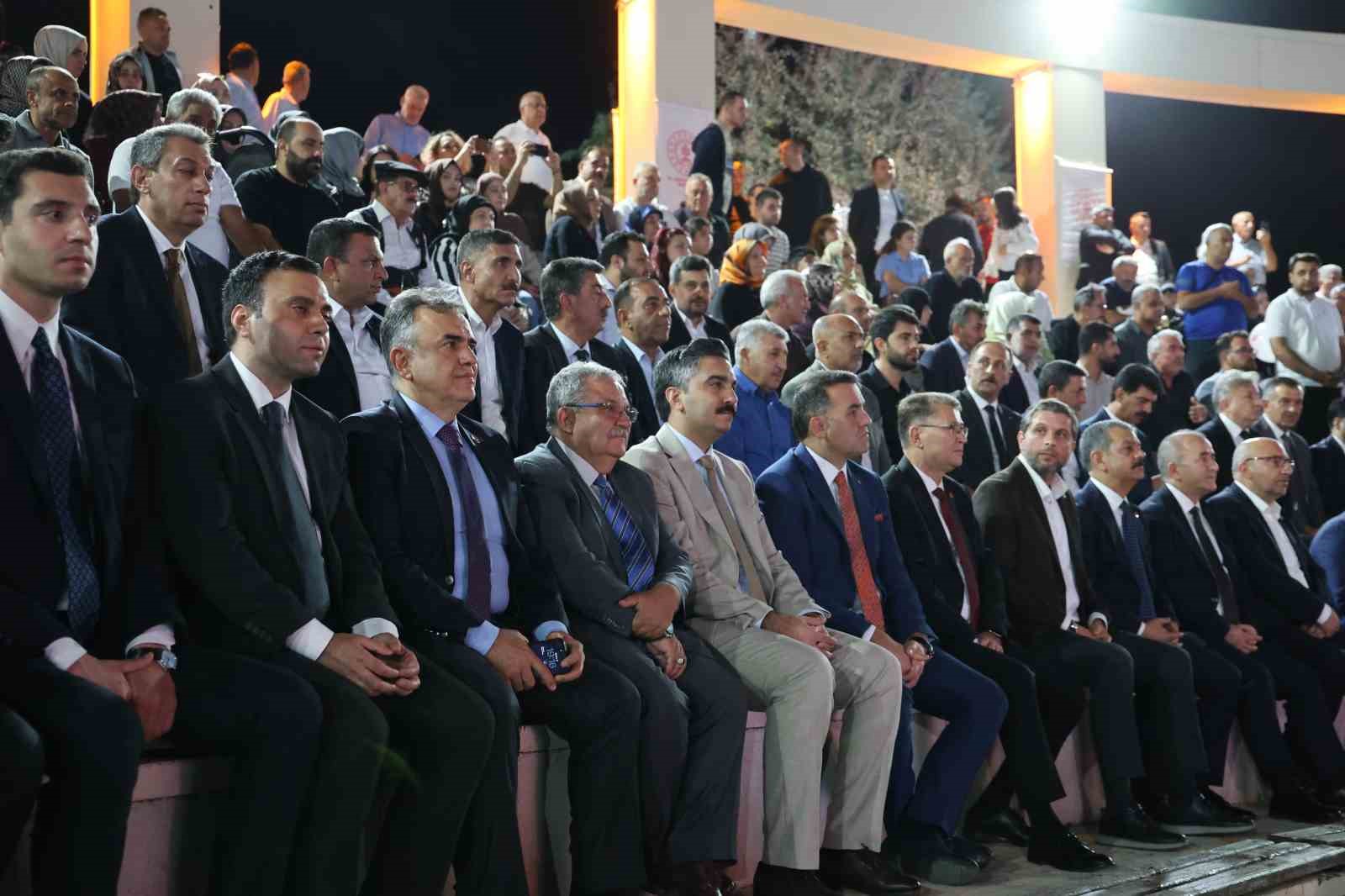 29. Uluslararası Hazar Şiir Akşamları: Gösteriler ayakta alkışlandı