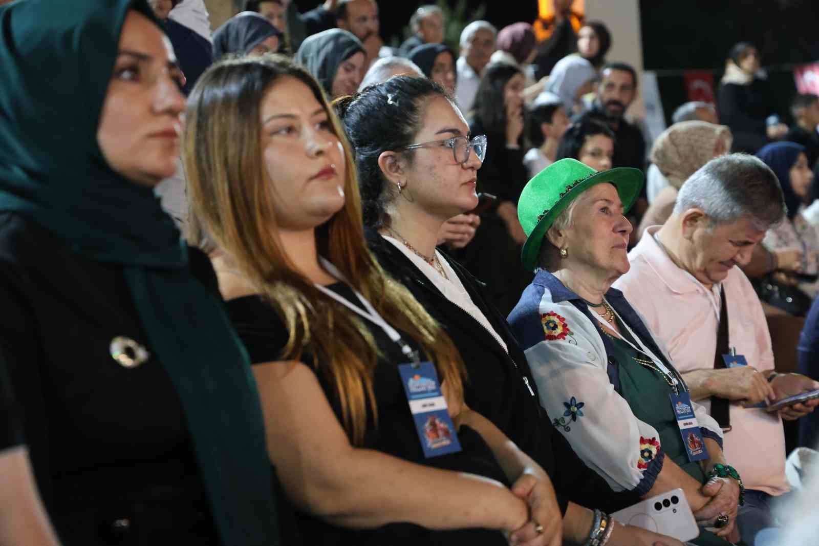 29. Uluslararası Hazar Şiir Akşamları: Gösteriler ayakta alkışlandı