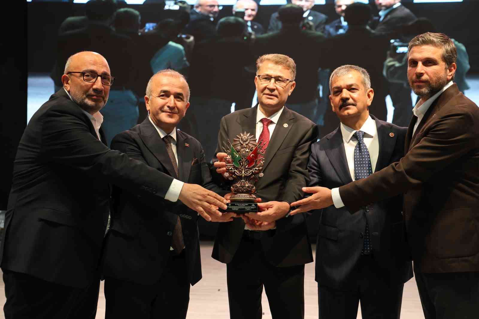 29. Uluslararası Hazar Şiir Akşamları: Gösteriler ayakta alkışlandı
