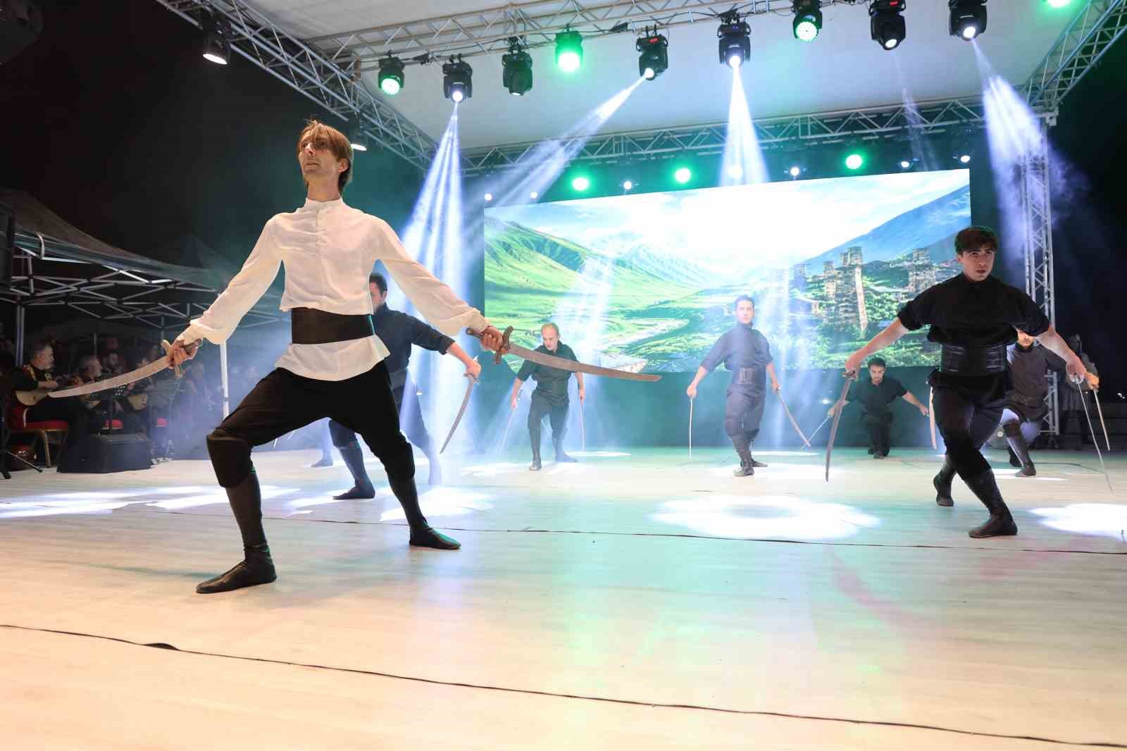29. Uluslararası Hazar Şiir Akşamları: Gösteriler ayakta alkışlandı
