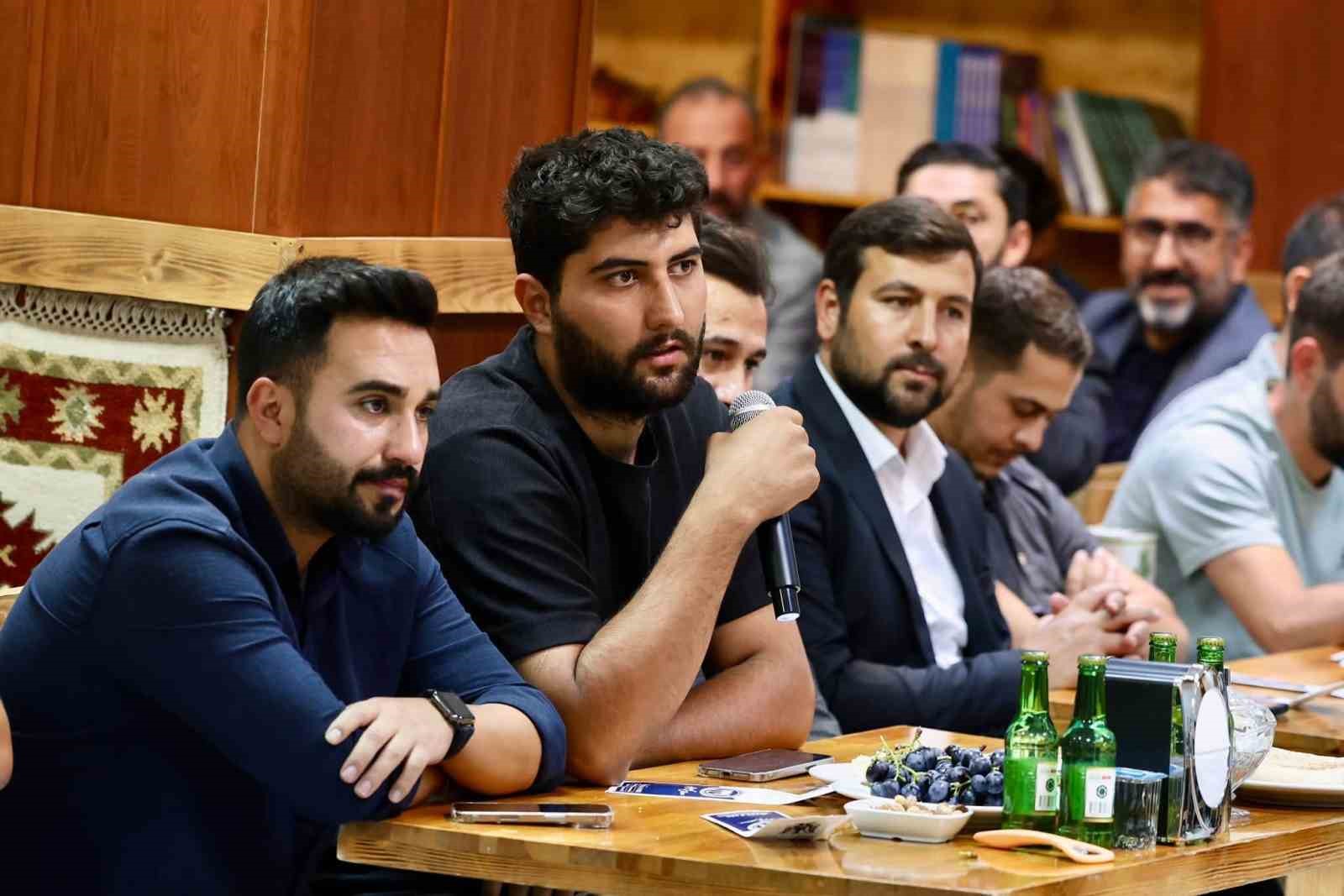 Bakan Yumaklı, Erzincan’da gençlerle buluştu