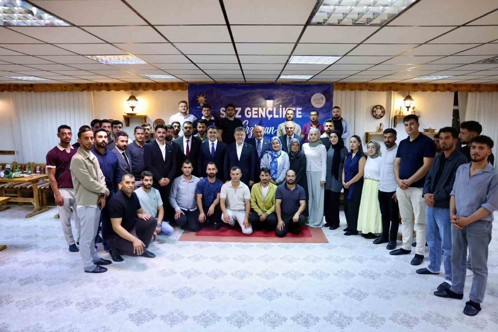 Bakan Yumaklı, Erzincan’da gençlerle buluştu
