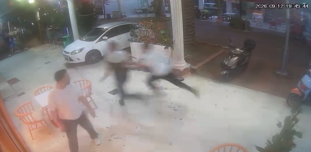 Gürültü tartışması sopalı kavgayla bitti: O anlar kamerada