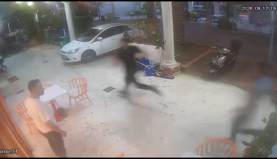 Gürültü tartışması sopalı kavgayla bitti: O anlar kamerada