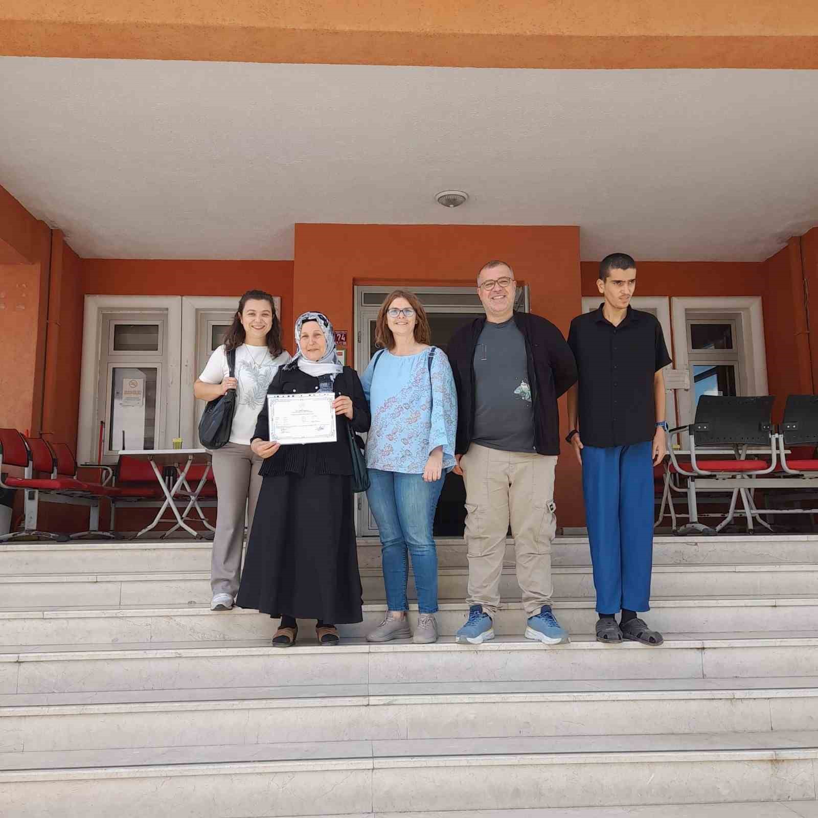 Bandırma’da azim ve kararlılıkla gelen başarı 7 ayda okuma yazma öğrendi