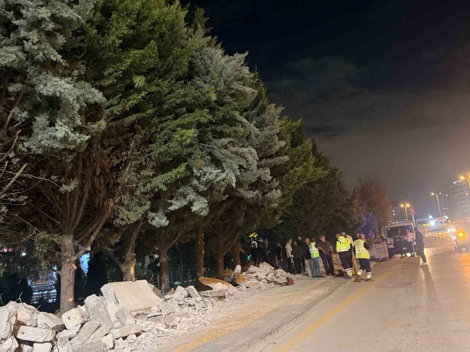 Etimesgut’ta yol çalışması için ağaçların kesilmesine vatandaştan tepki