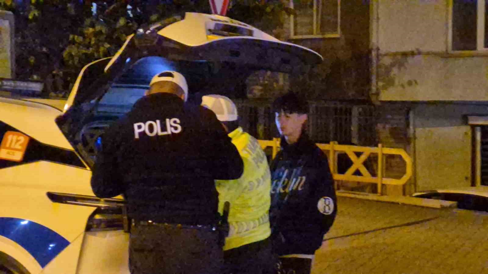 Polisin "dur" ihtarına uymayıp kırmızı ışıkta makas atarak kaçan motosikletliye 353 bin lira ceza
