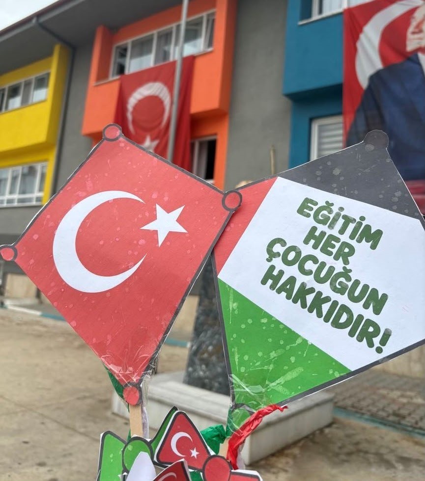 Balıkesir’in 20 ilçesinden gökyüzüne barış ve umut mesajı