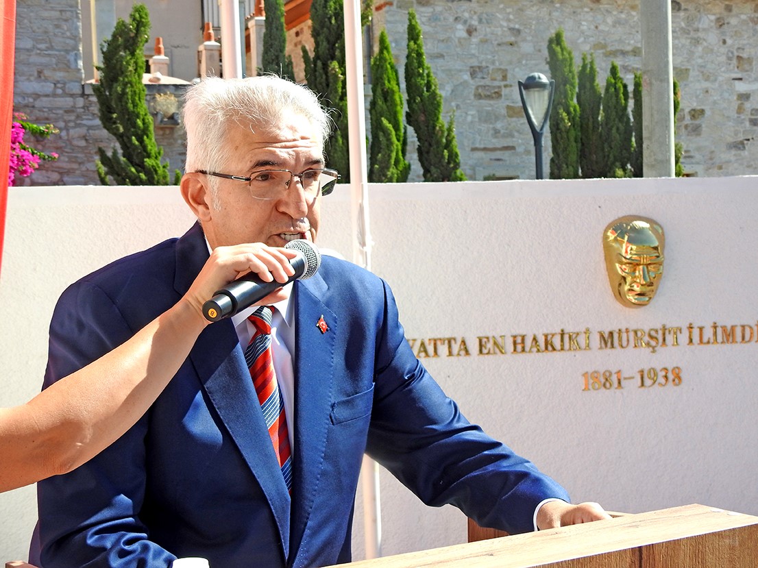 Çeşme’de İlköğretim Haftası yenilenen 16 Eylül İlkokulu’nda kutlandı