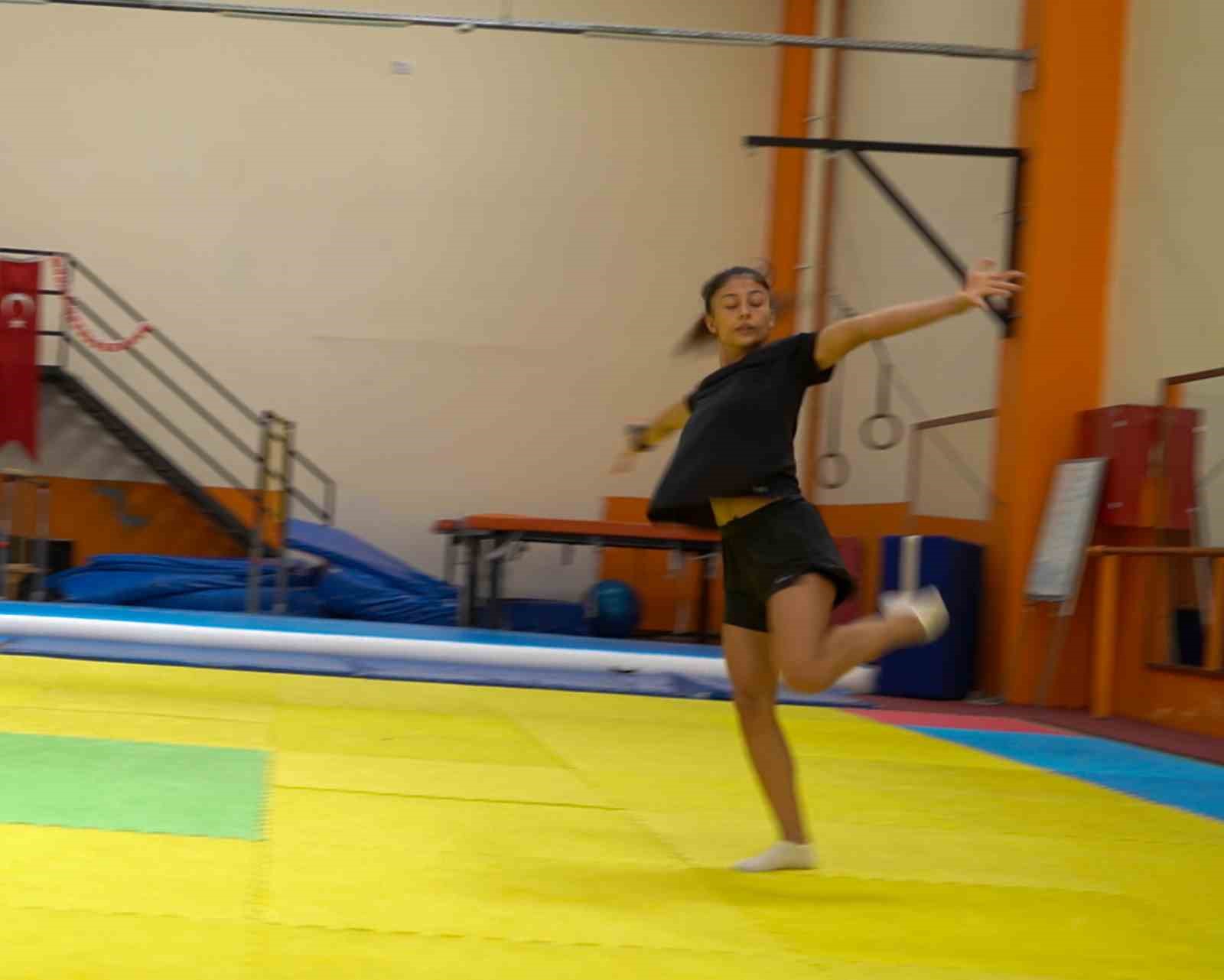 Milli cimnastikçi Ekin Çınar, dünya ikincisi oldu