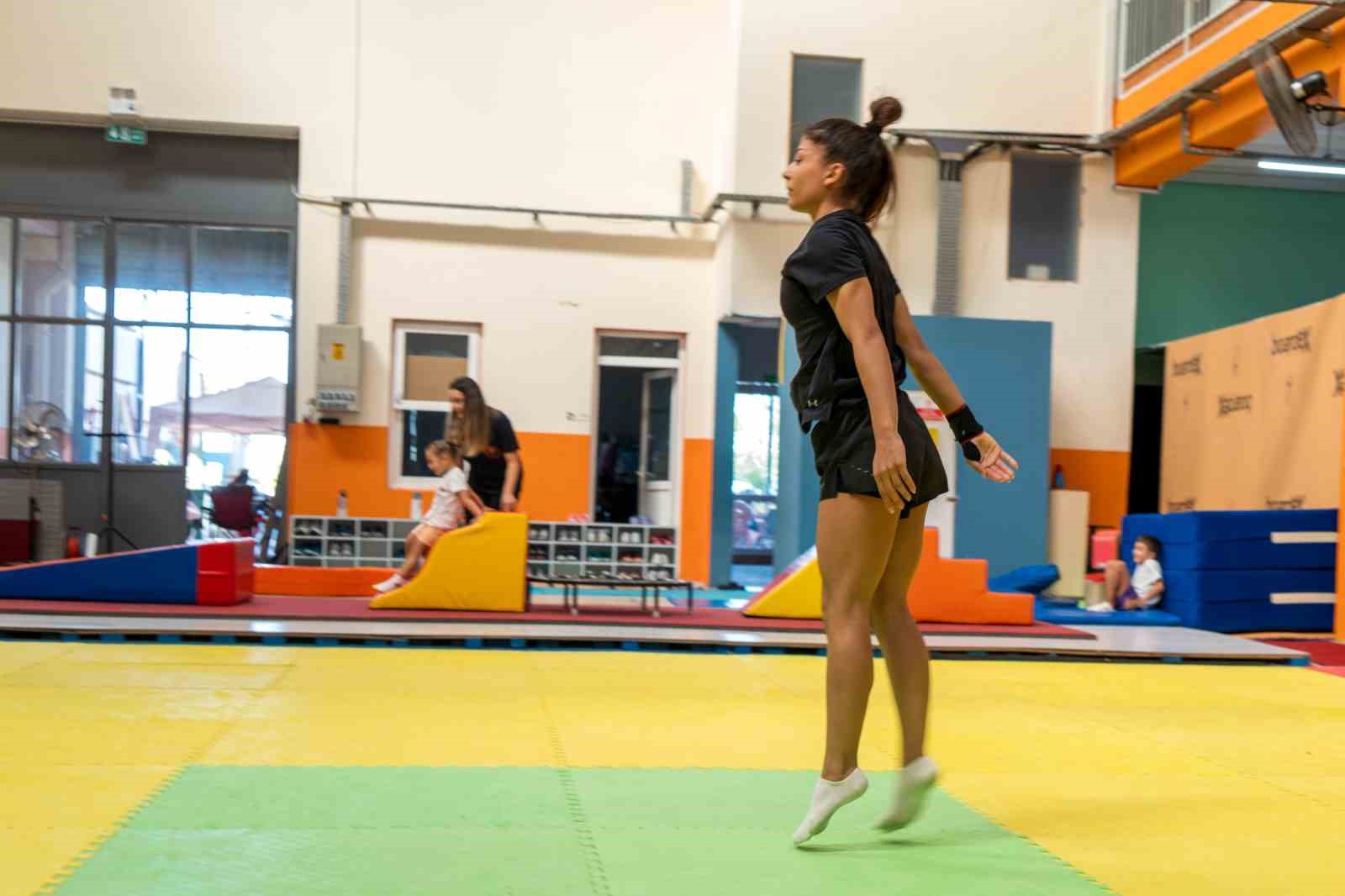 Milli cimnastikçi Ekin Çınar, dünya ikincisi oldu