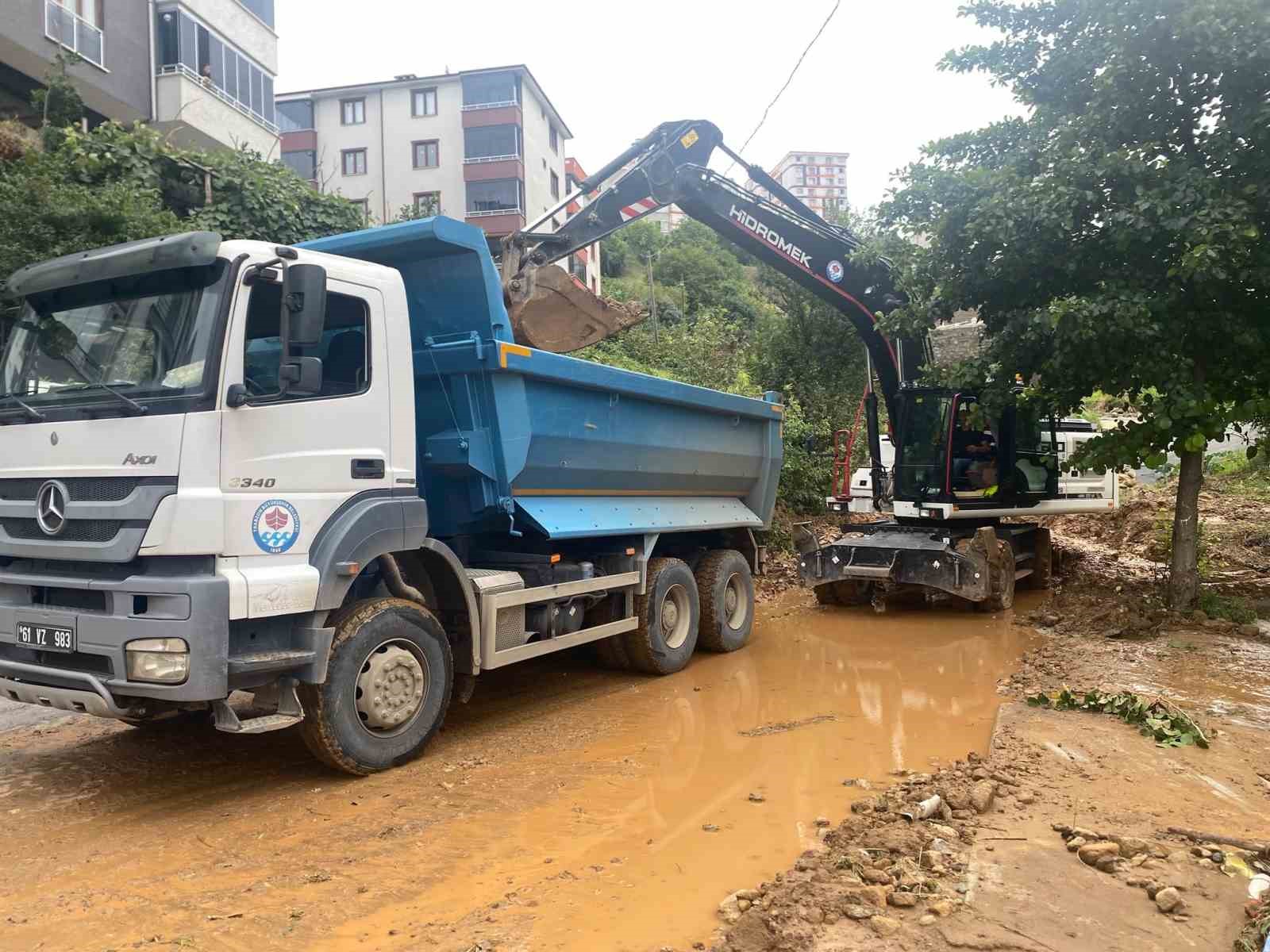 Trabzon’da etkili yağışın izleri siliniyor