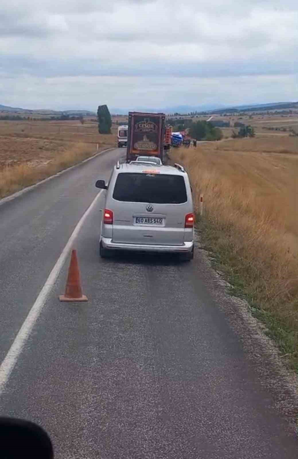 Yol durumunu ve kazaları anlatırken kazaya tanıklık etti