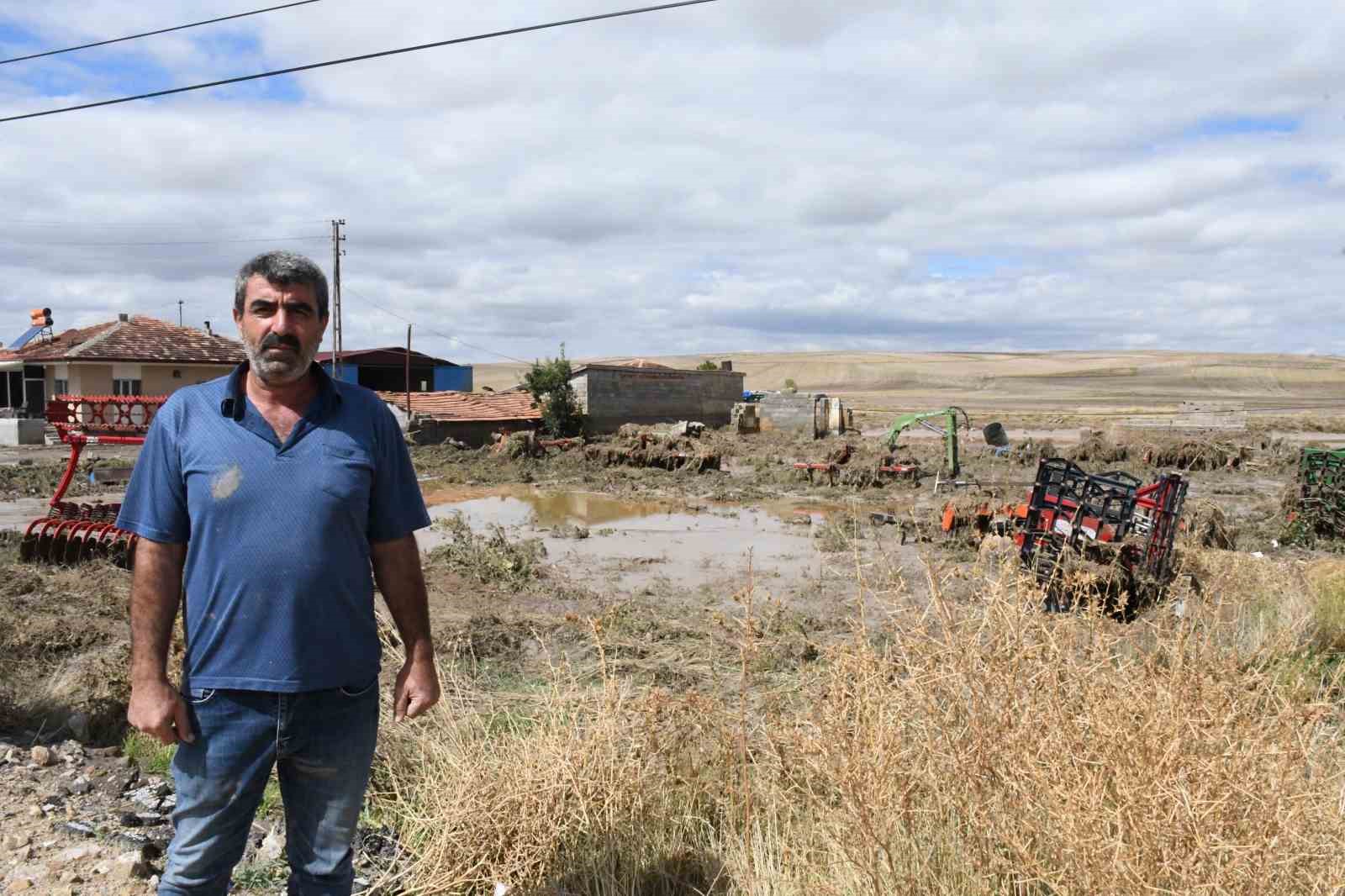 Yozgat’ta iki saatlik sağanak sele dönüştü: Evler, bahçeler ve tarım arazileri zarar gördü