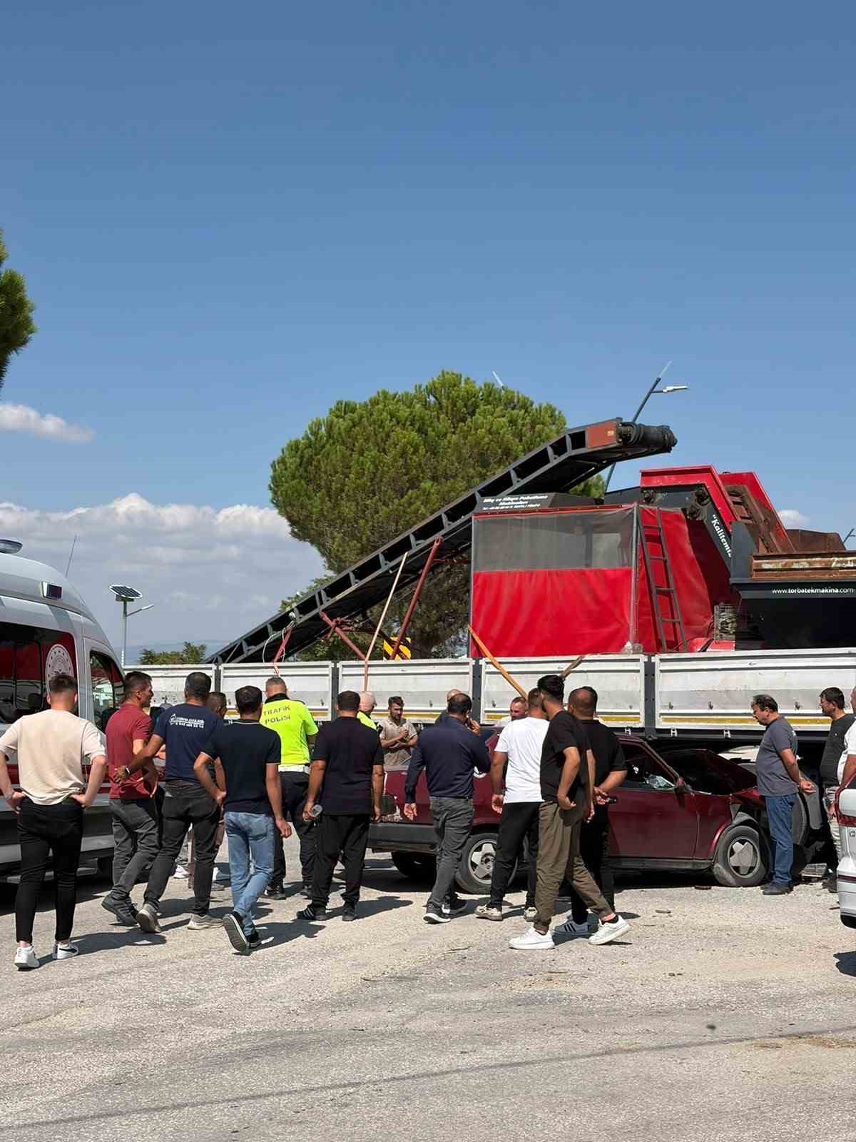 Burdur’da otomobil ile tır çarpıştı: 2 yaralı