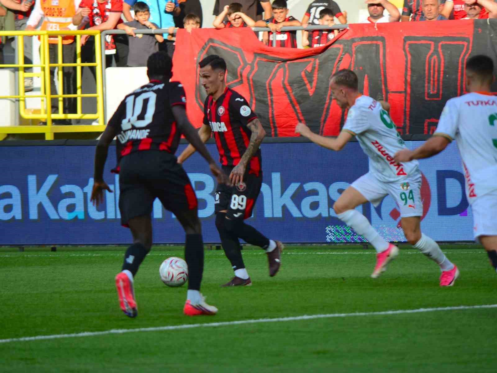 Trendyol Süper Lig: ÇorumFK: 0 - Corendon Alanyaspor: 0 (Maç devam ediyor)