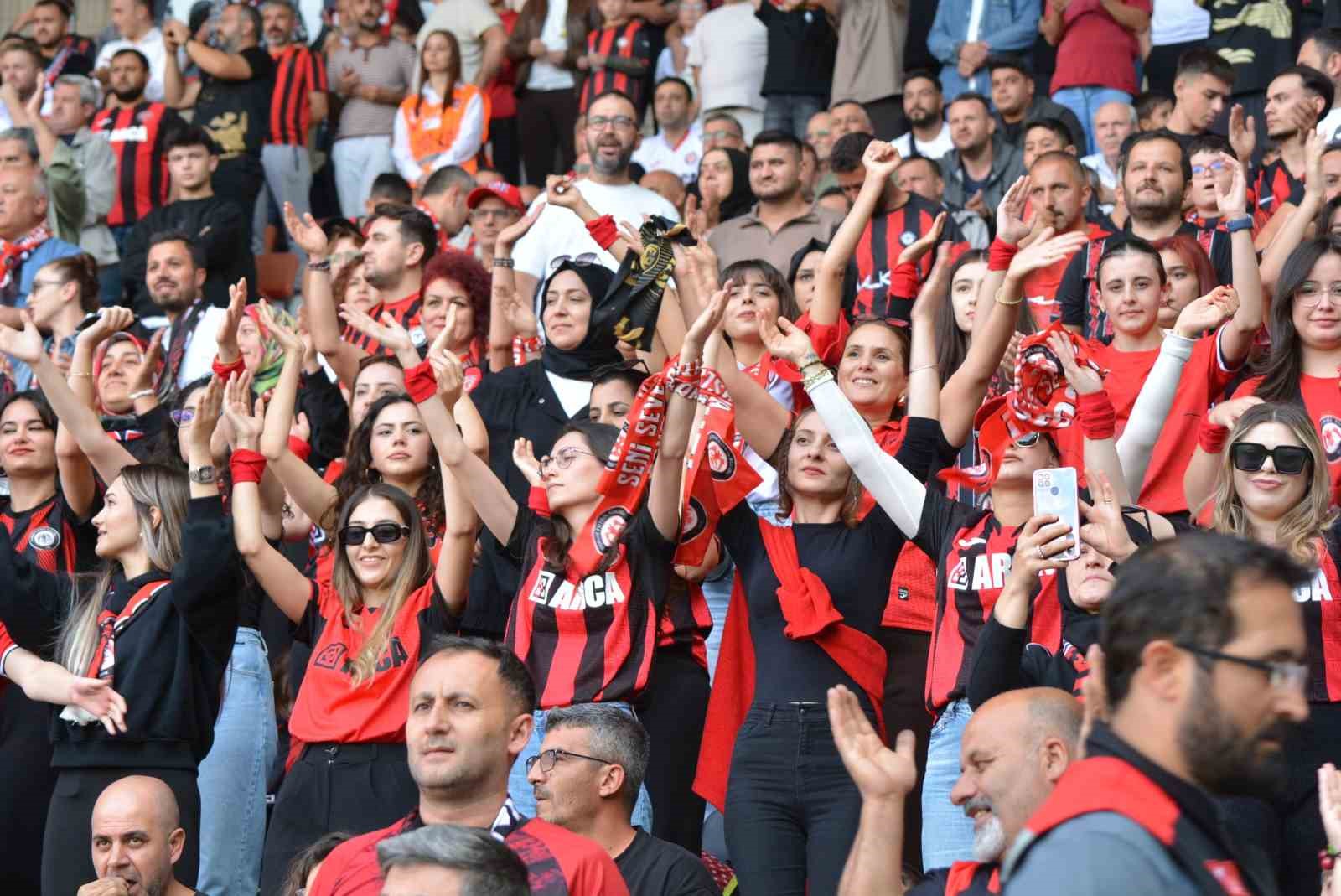 Trendyol Süper Lig: ÇorumFK: 0 - Corendon Alanyaspor: 0 (Maç devam ediyor)