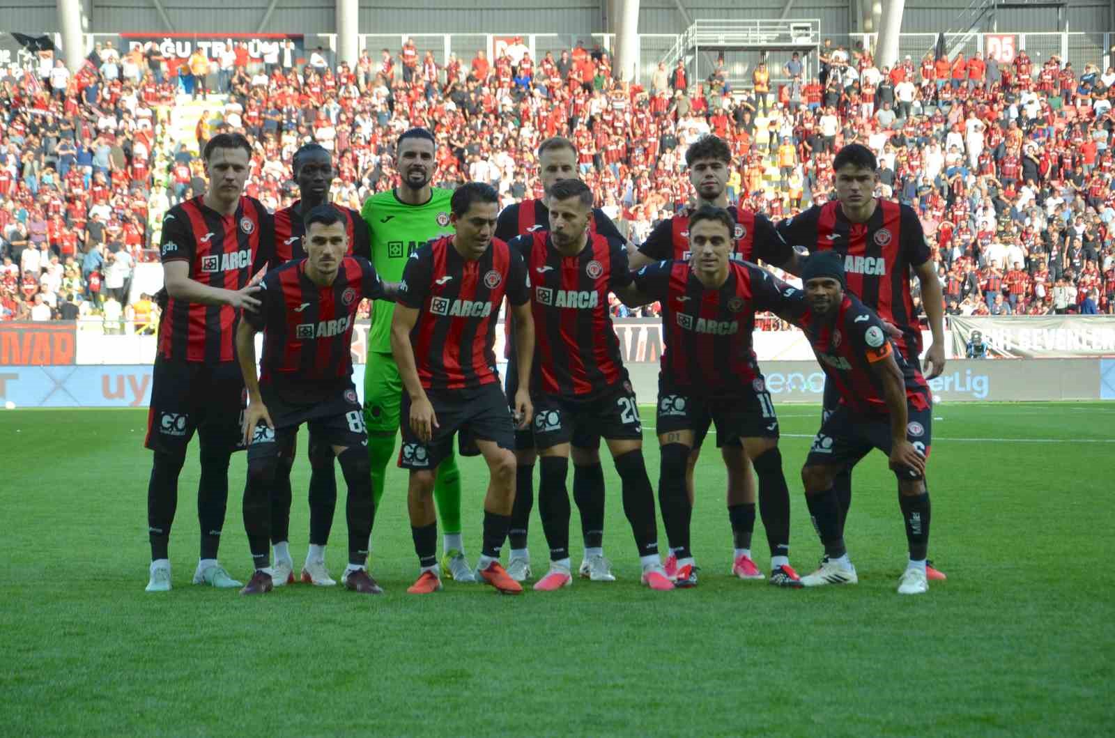 Trendyol Süper Lig: ÇorumFK: 0 - Corendon Alanyaspor: 0 (Maç devam ediyor)