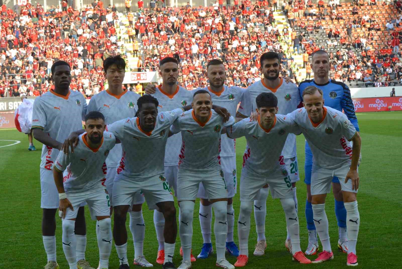 Trendyol Süper Lig: ÇorumFK: 0 - Corendon Alanyaspor: 0 (Maç devam ediyor)
